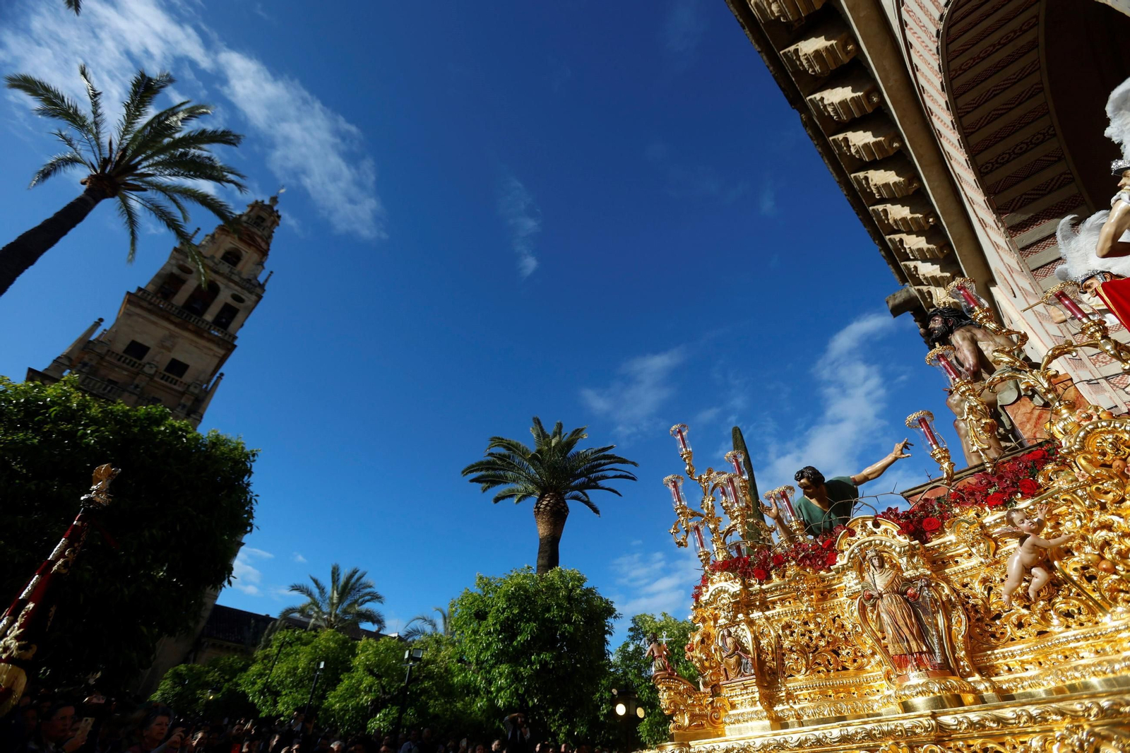 El traslado de la Merced en este Sábado Santo de Córdoba, en imágenes