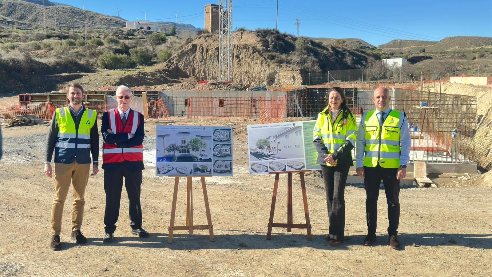 Responsables políticos en la primera piedra de la residencia de mayores de Lucainena.