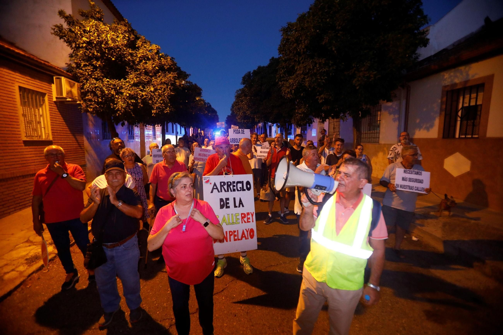 La manifestación de los vecinos del Distrito Sur de Córdoba, en imágenes