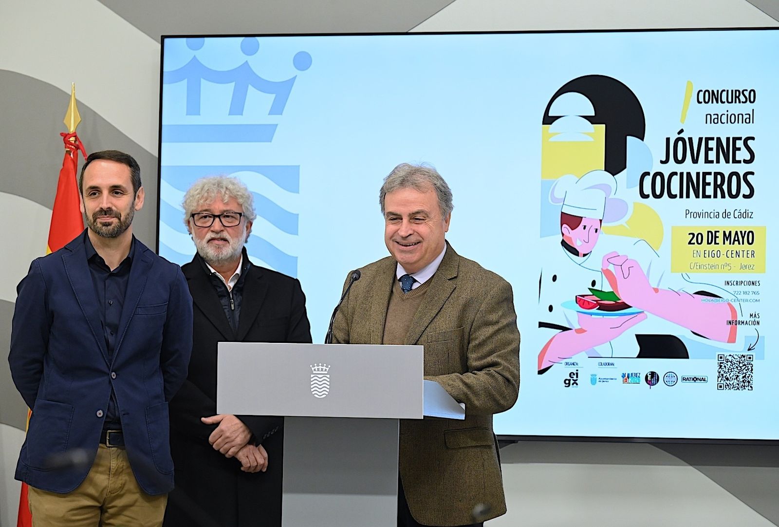 Antonio Real, junto a Luis Romero y Miguel Ángel Flores, en la presentación del I Concurso Nacional de Jóvenes Cocineros Provincia de Cádiz, cuya final acogerá Jerez