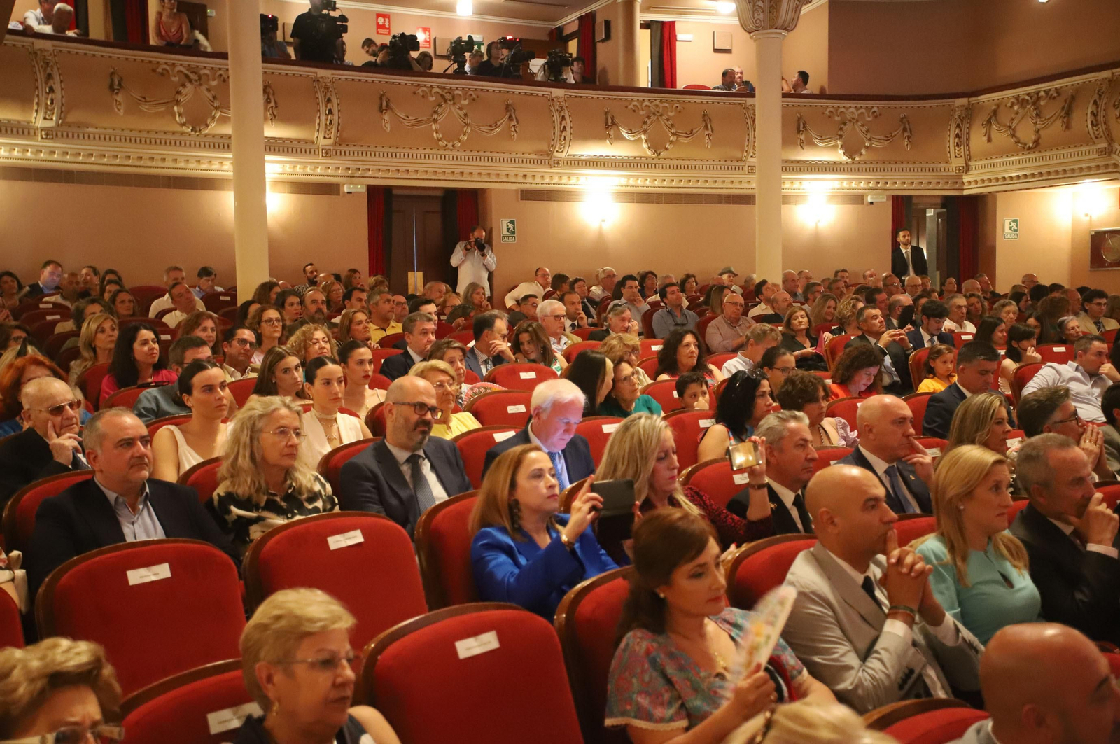 Imágenes de la toma de posesión de Pilar Miranda como alcaldesa de Huelva