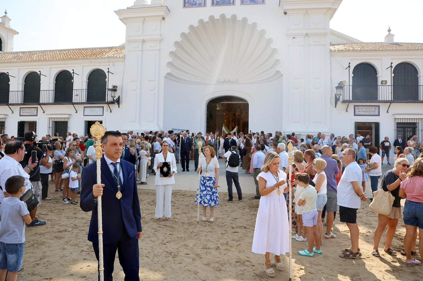 Rocío Chico 2025: Solemne Función Votiva y Procesión Eucarística, con el Santísimo bajo palio por el entorno del Santuario