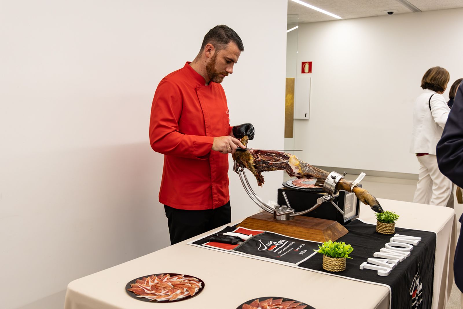 Asi ha sido el homenaje a Arturo Ruiz.