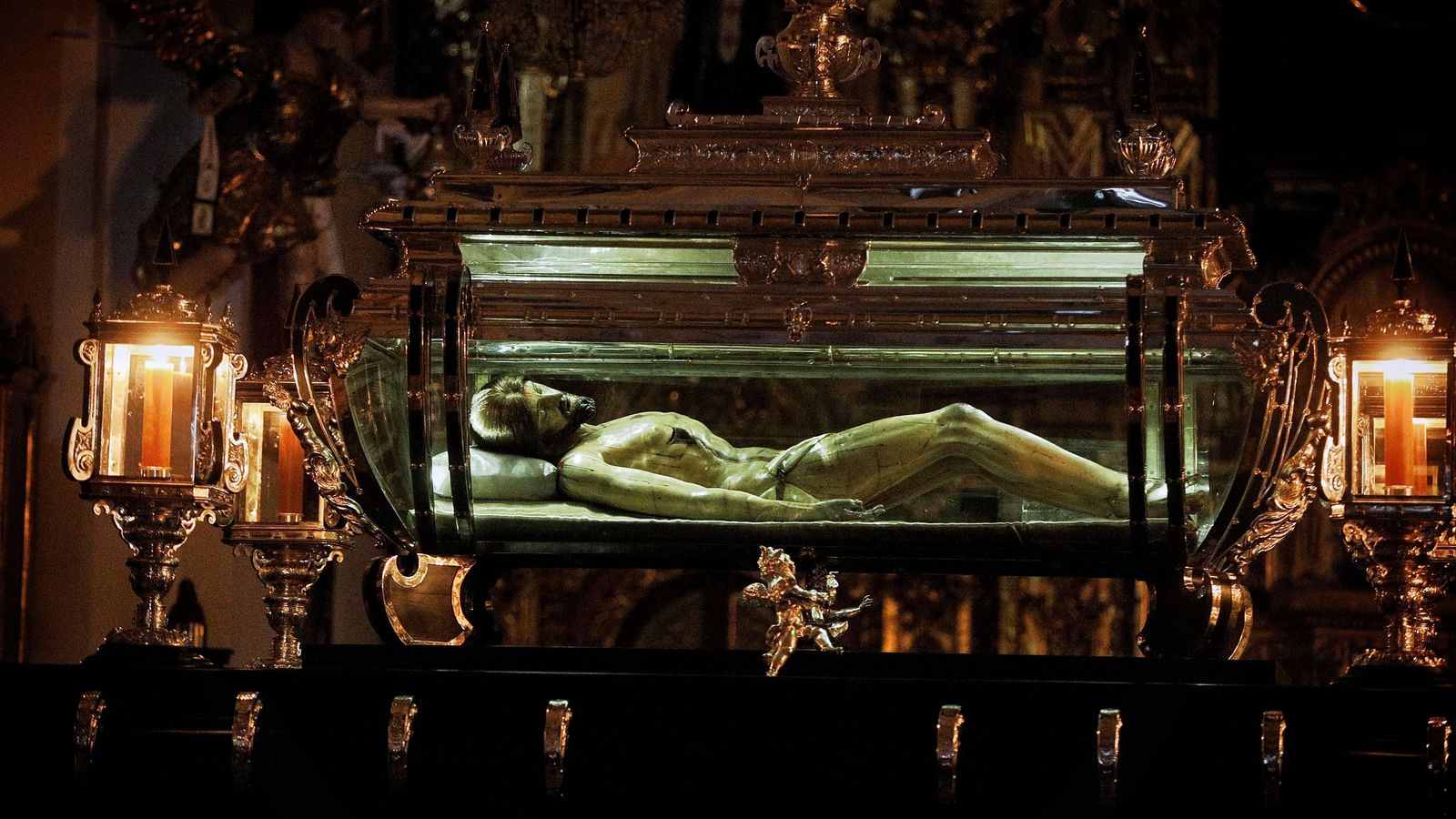 El paso del Santo Entierro, en el Carmen.