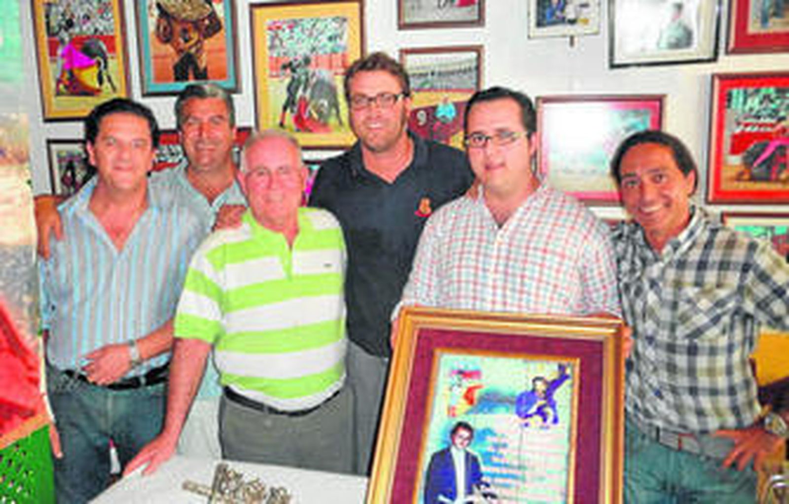 Paco Oliva y Miguel Ángel Arellano, en el curso del homenaje que recibieron en la Bodega Obregón.