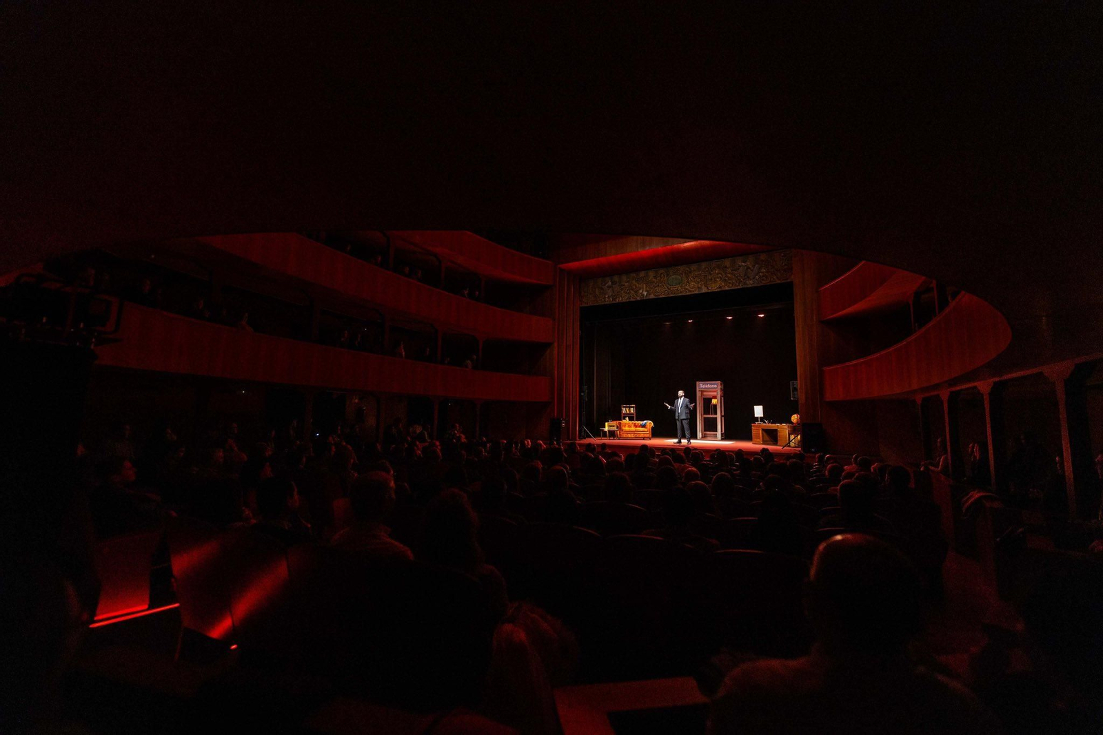 Doble triunfo de Manu Sánchez en el Teatro de las Cortes de San Fernando con 'Entregamos'