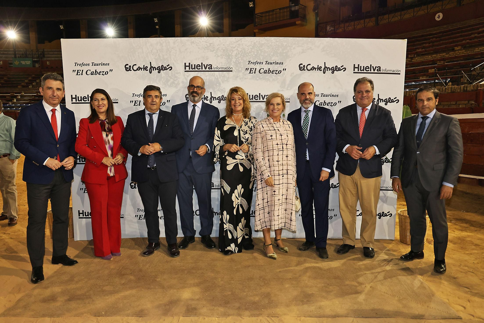 Imágenes del ambiente en la entrega de la XXXII edición de los premios taurinos "El Cabezo"