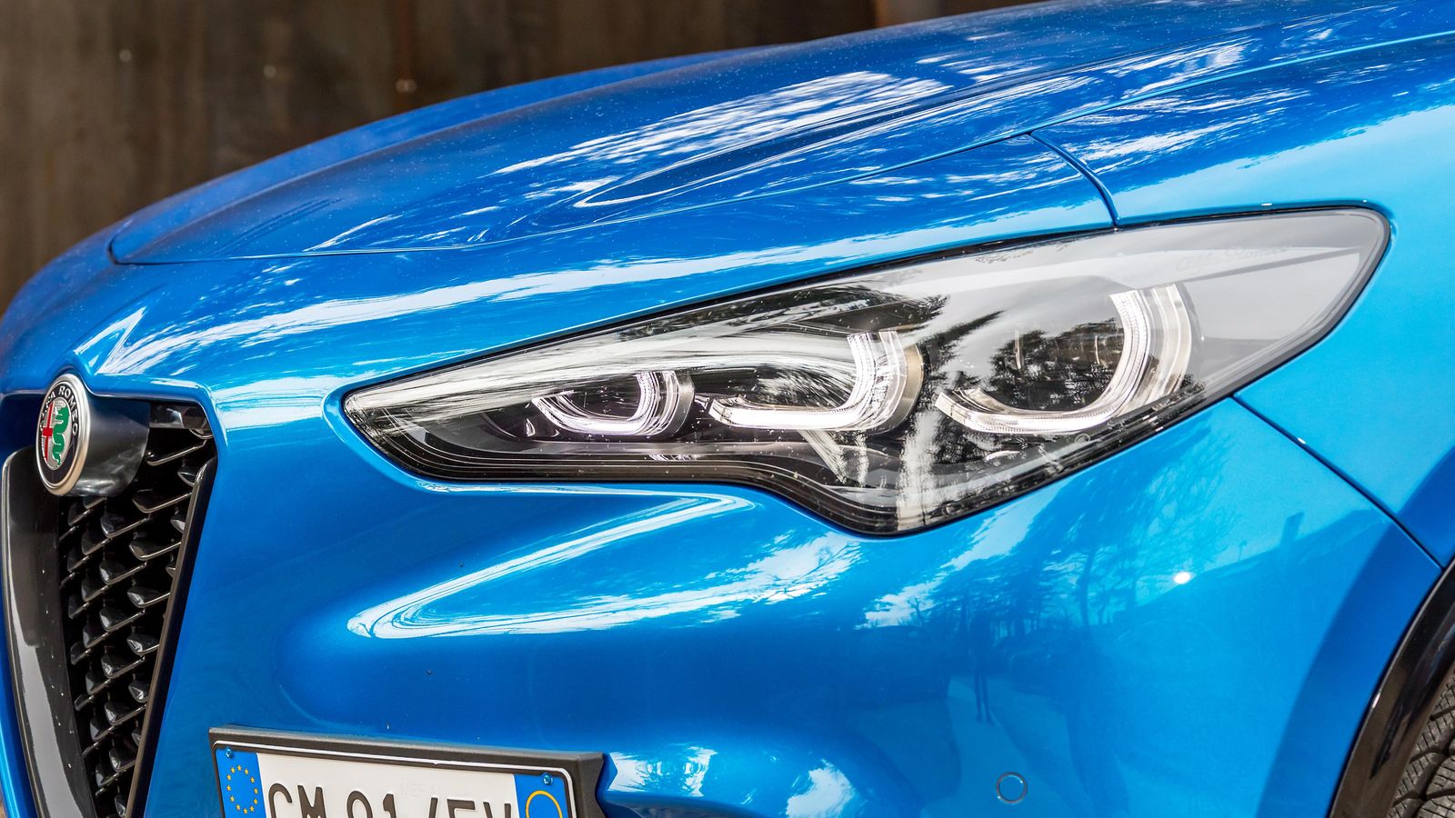 Los nuevos faros son el elemento distintivo respecto a otros Stelvio precedentes.