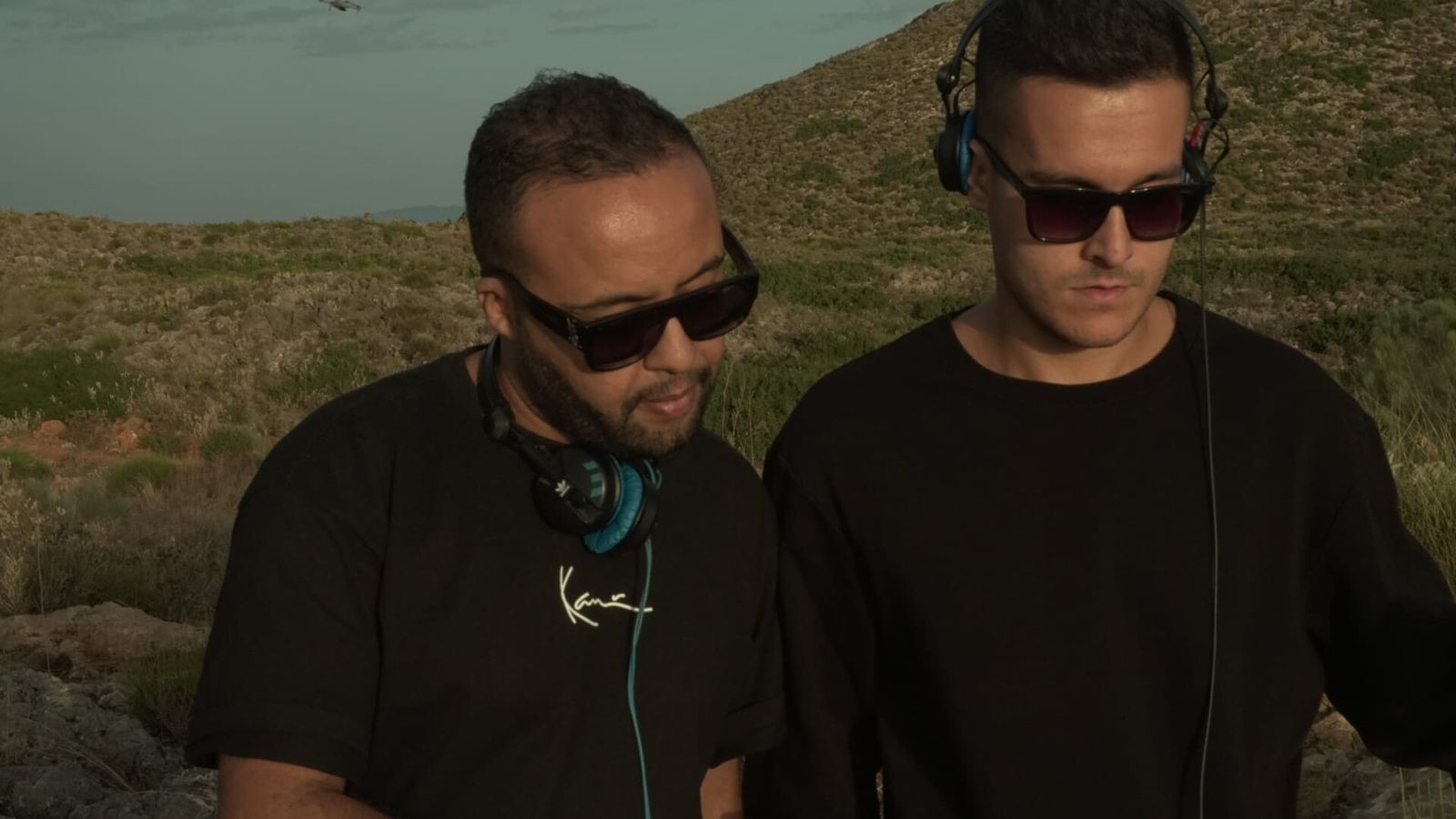 Los DJ, Moree Mk y Tony De Rosa, durante su sesión en Sierra Cabrera.