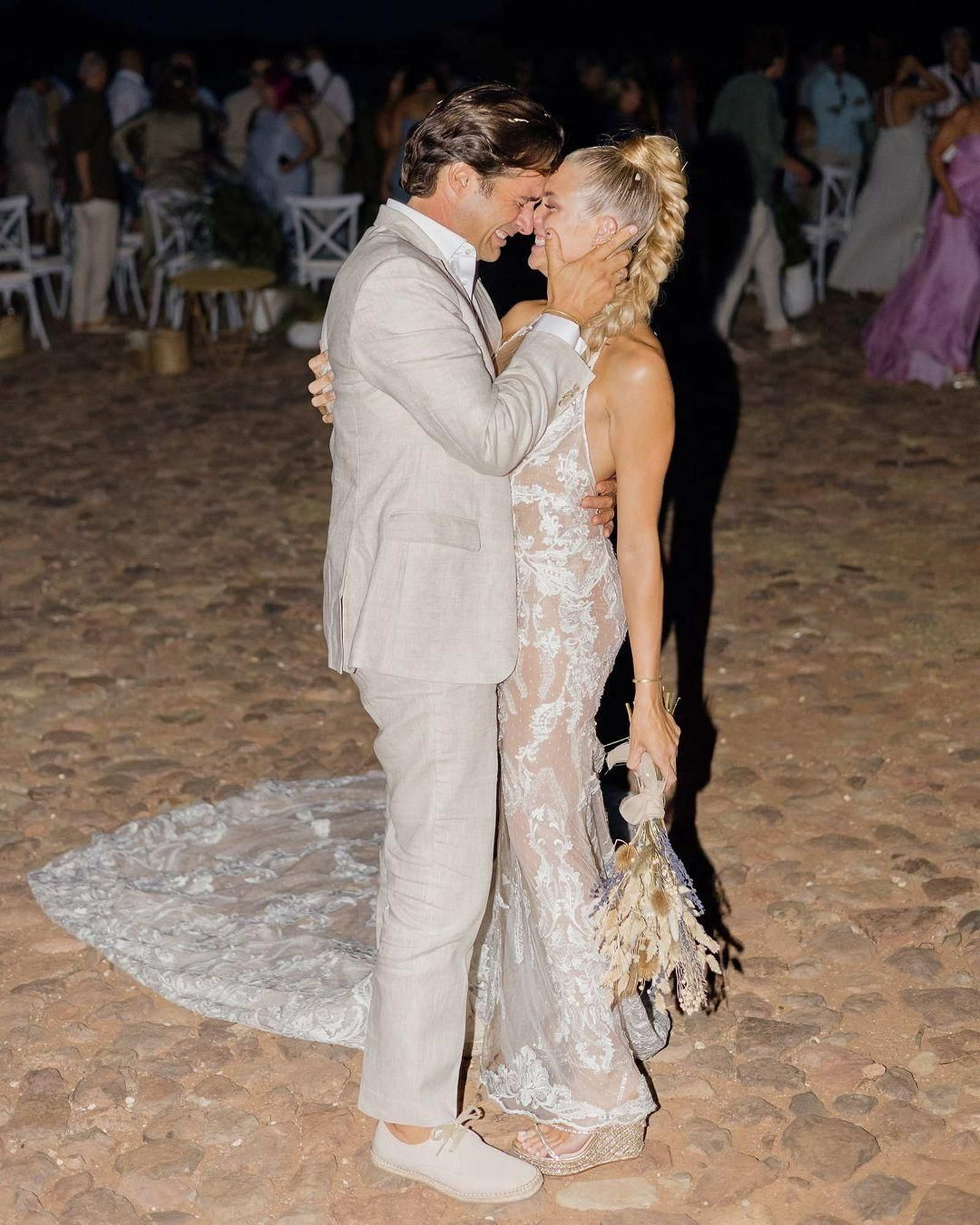 Una mirada con los ojos en lágrimas, unas palabras con la voz quebrada para comprometernos nuevamente a “Volver a empezar-STARTOVER” o un “SI, QUIERO” para entendernos más.  TE AMO  #AdroverMonteroWedding (6).jpg