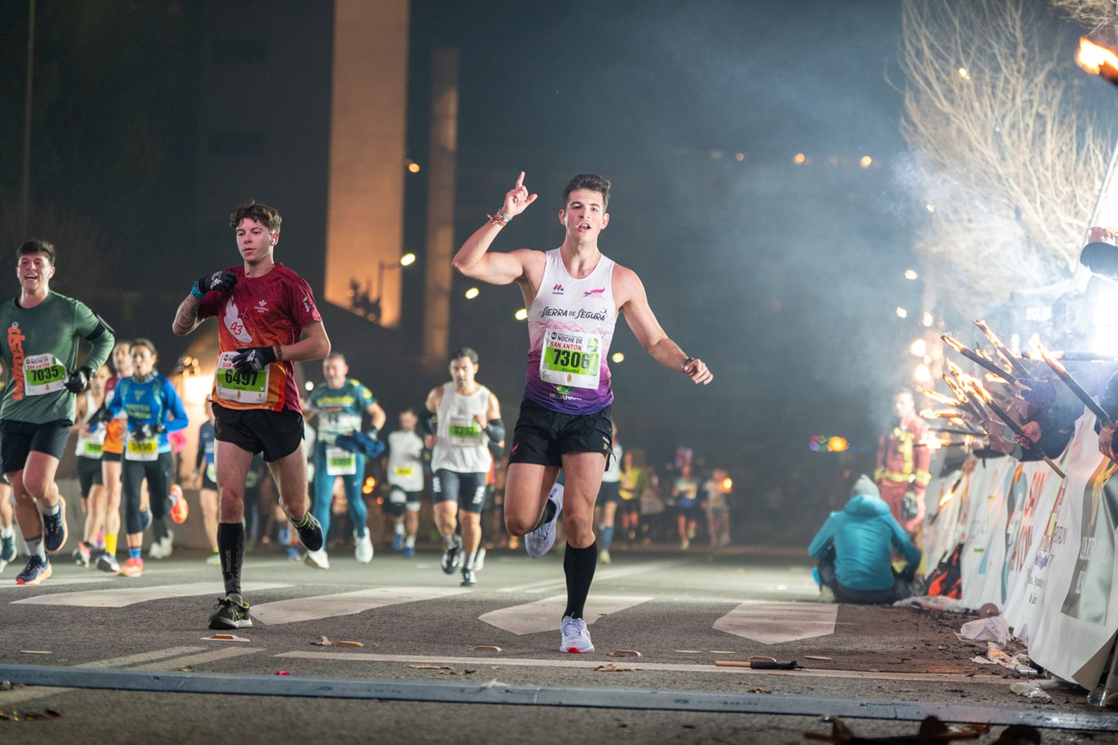 En imágenes: búscate en tu llegada a meta de la Carrera de San Antón 2026 (7)