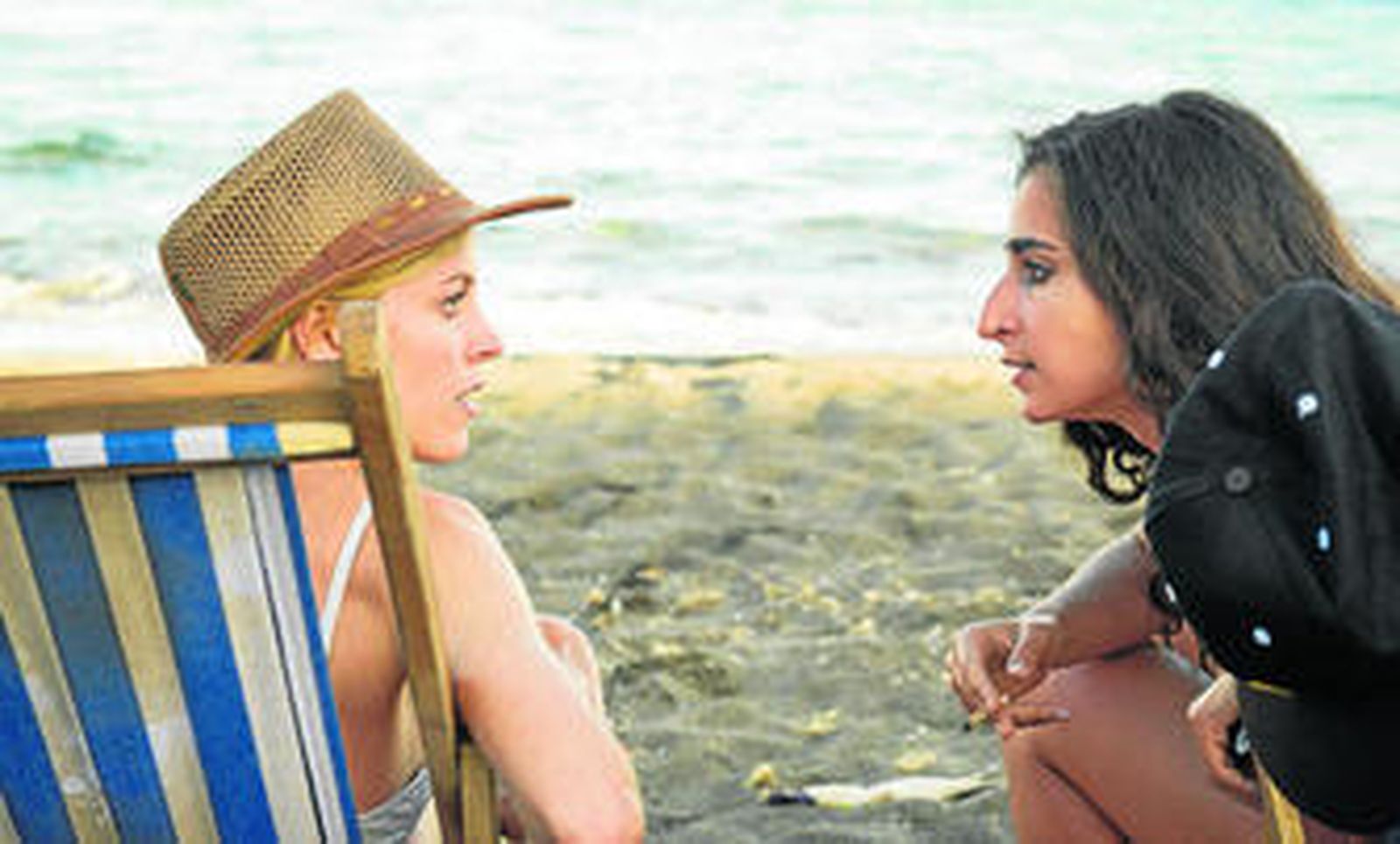 Maggie Civantos y Alba Flores en una escena grabada en Almería de la segunda temporada de 'Vis a vis'.