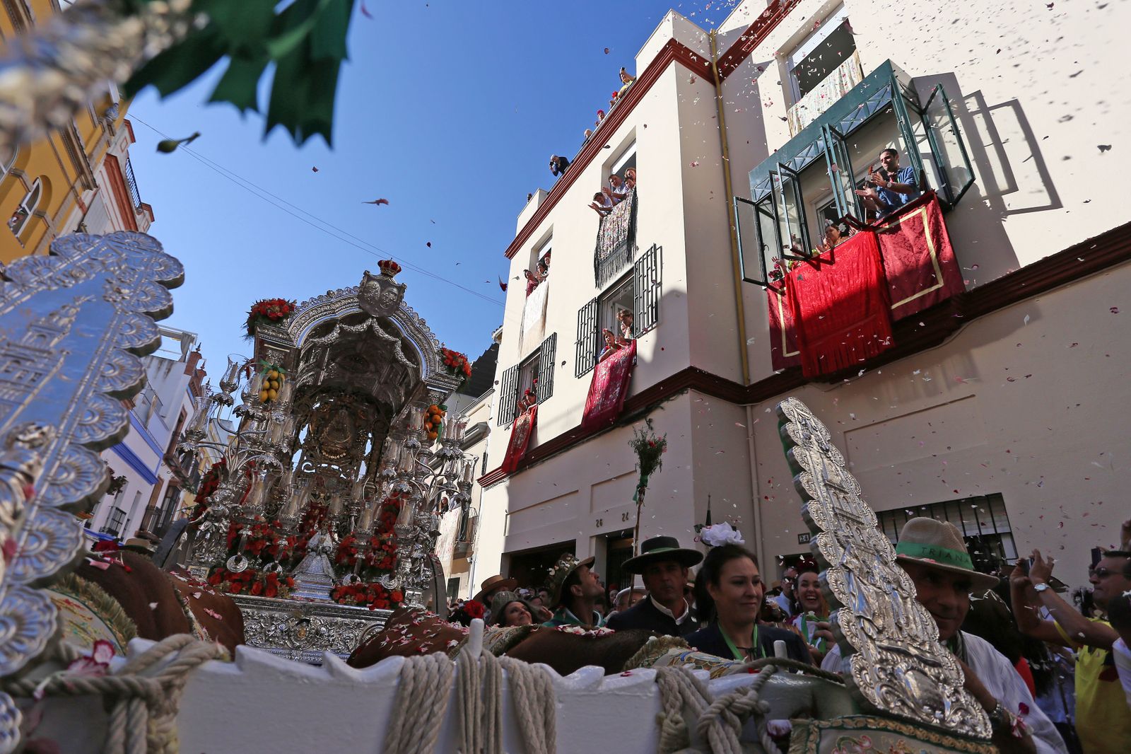 Salida de la Hermandad del Rocío de Triana