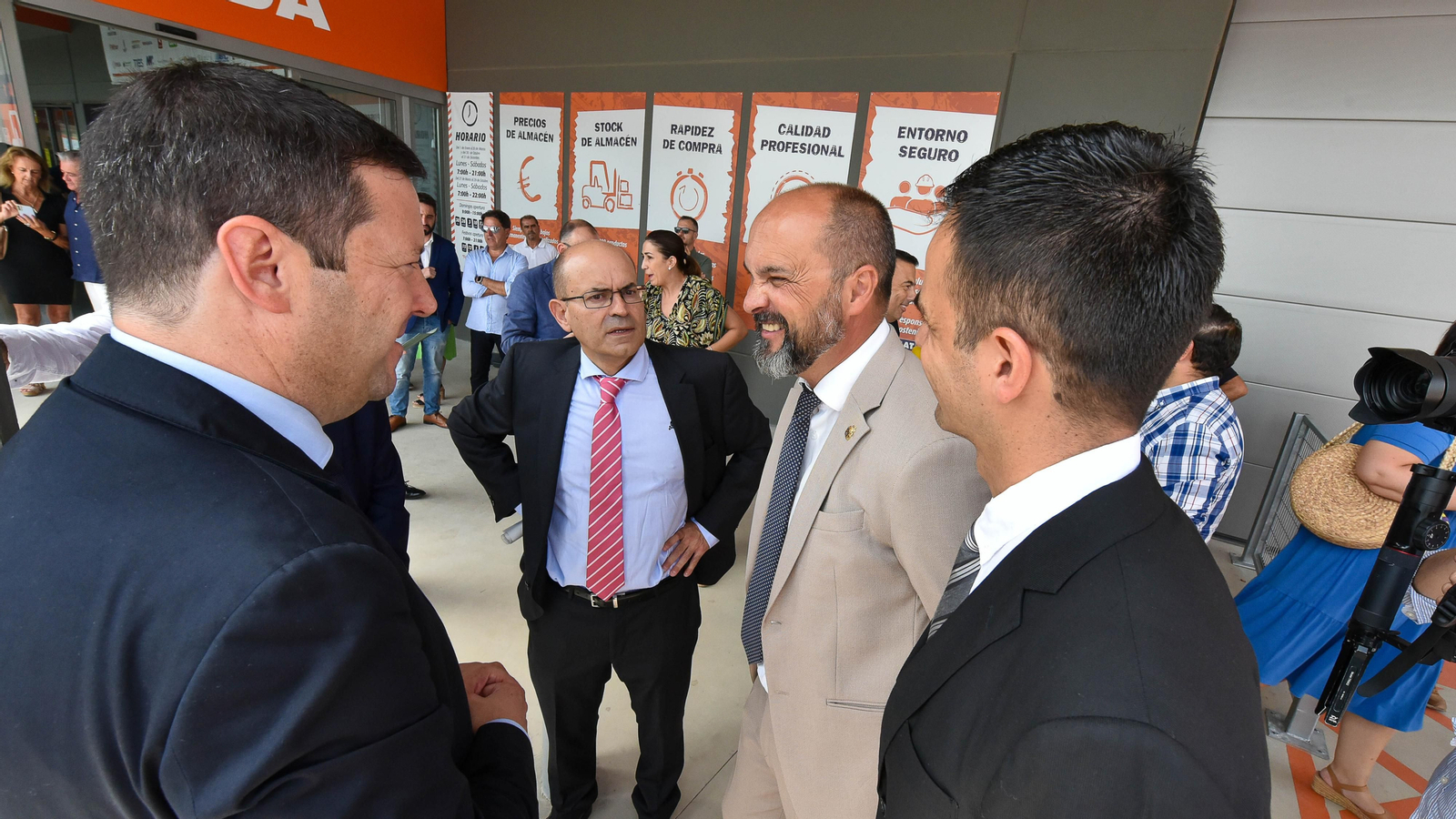 Las fotos de la inauguración de Obramat en Palmones