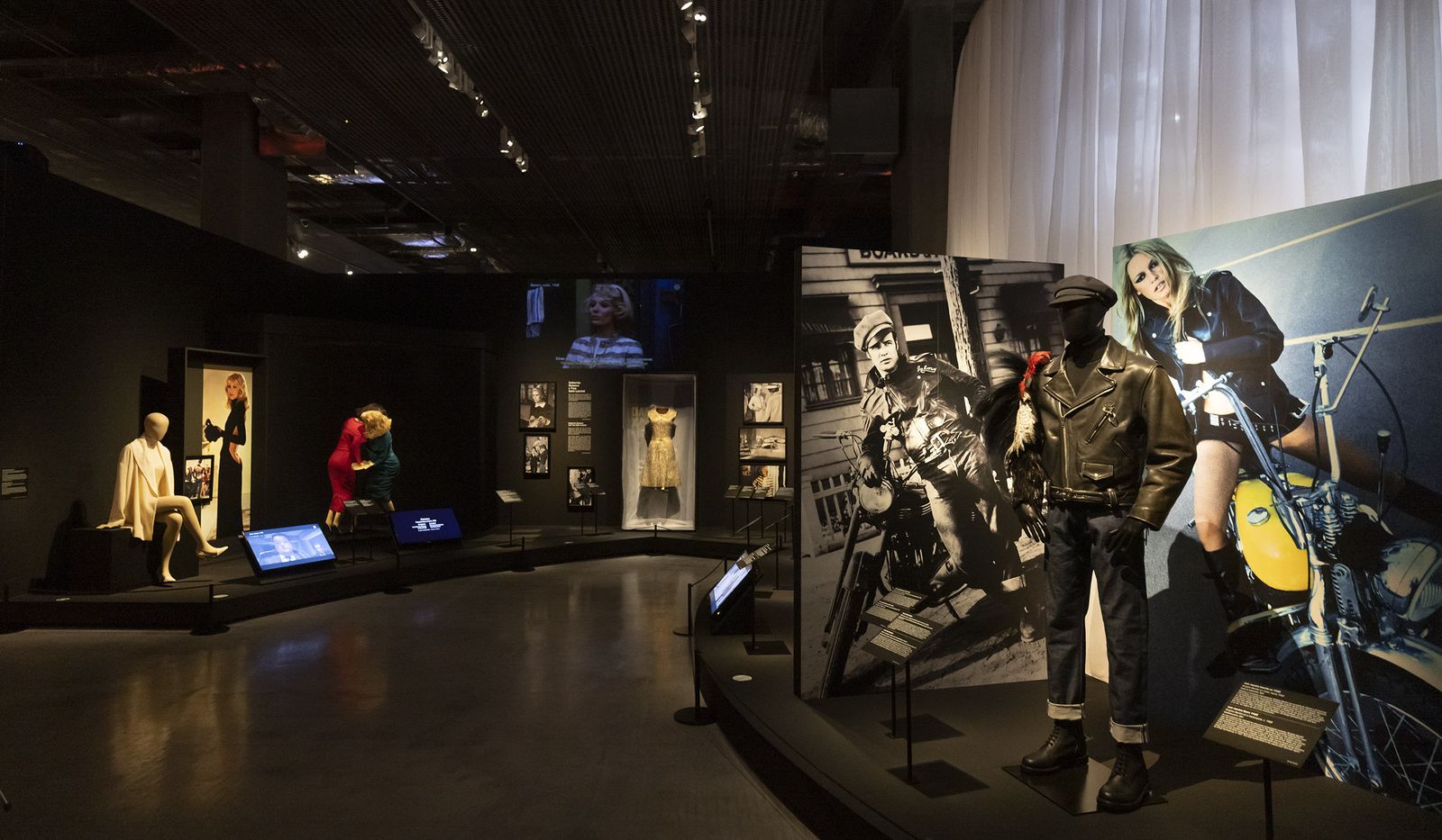 Cine y moda. Por Paul Gaultier, todas las imágenes