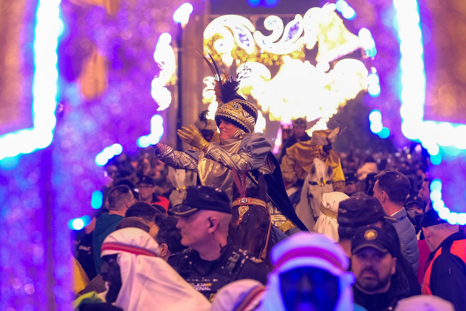 Fotos del Heraldo de los Reyes Magos en la recogida de llaves de la ciudad