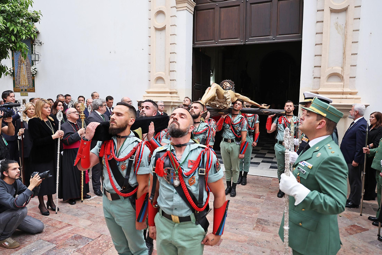 Las mejores imágenes del Sábado de Pasión en Huelva: La Legión con el Cristo de la Vera+Cruz