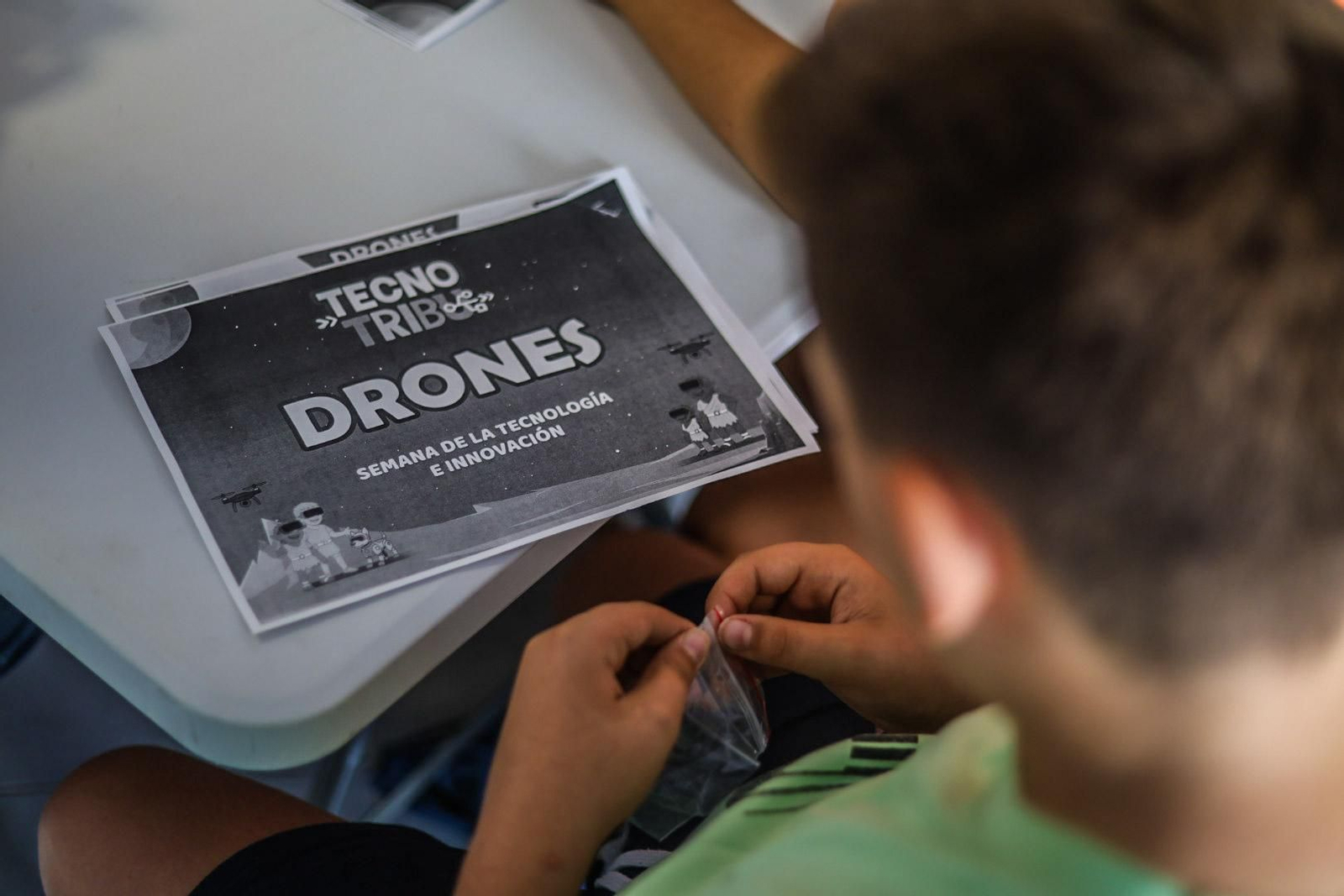 Imágenes del primer campamento Tecnotribu, en el Polideportivo Municipal Diego Lobato