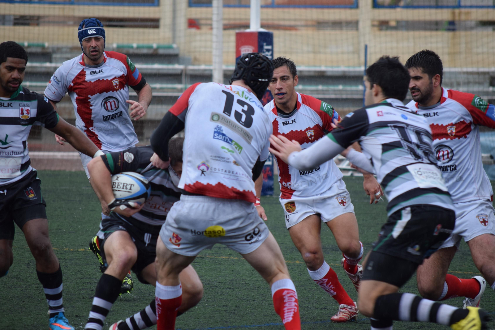 Almerienses y extremeños durante el duelo de la primera vuelta.