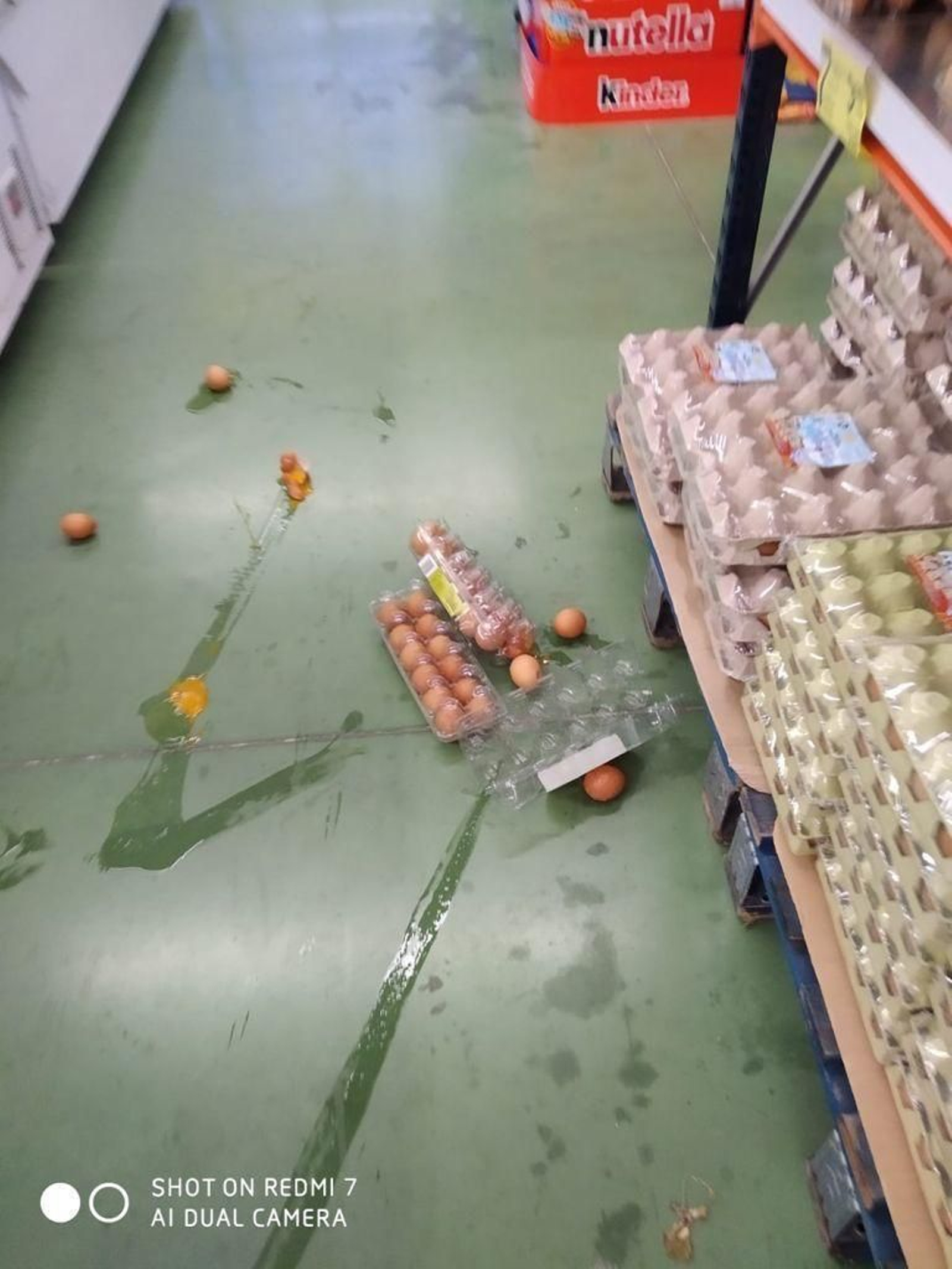 Fotos: así ha quedado un supermercado por el terremoto de Granada