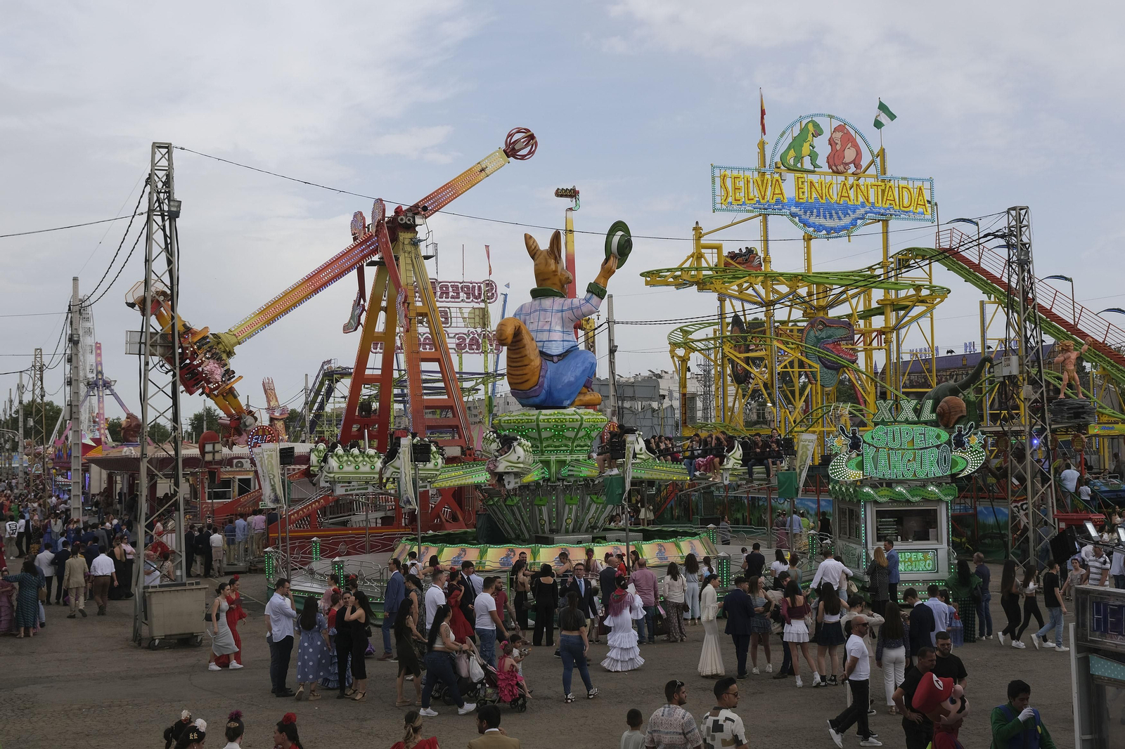 Ambiente un viernes de feria. La calle del infierno