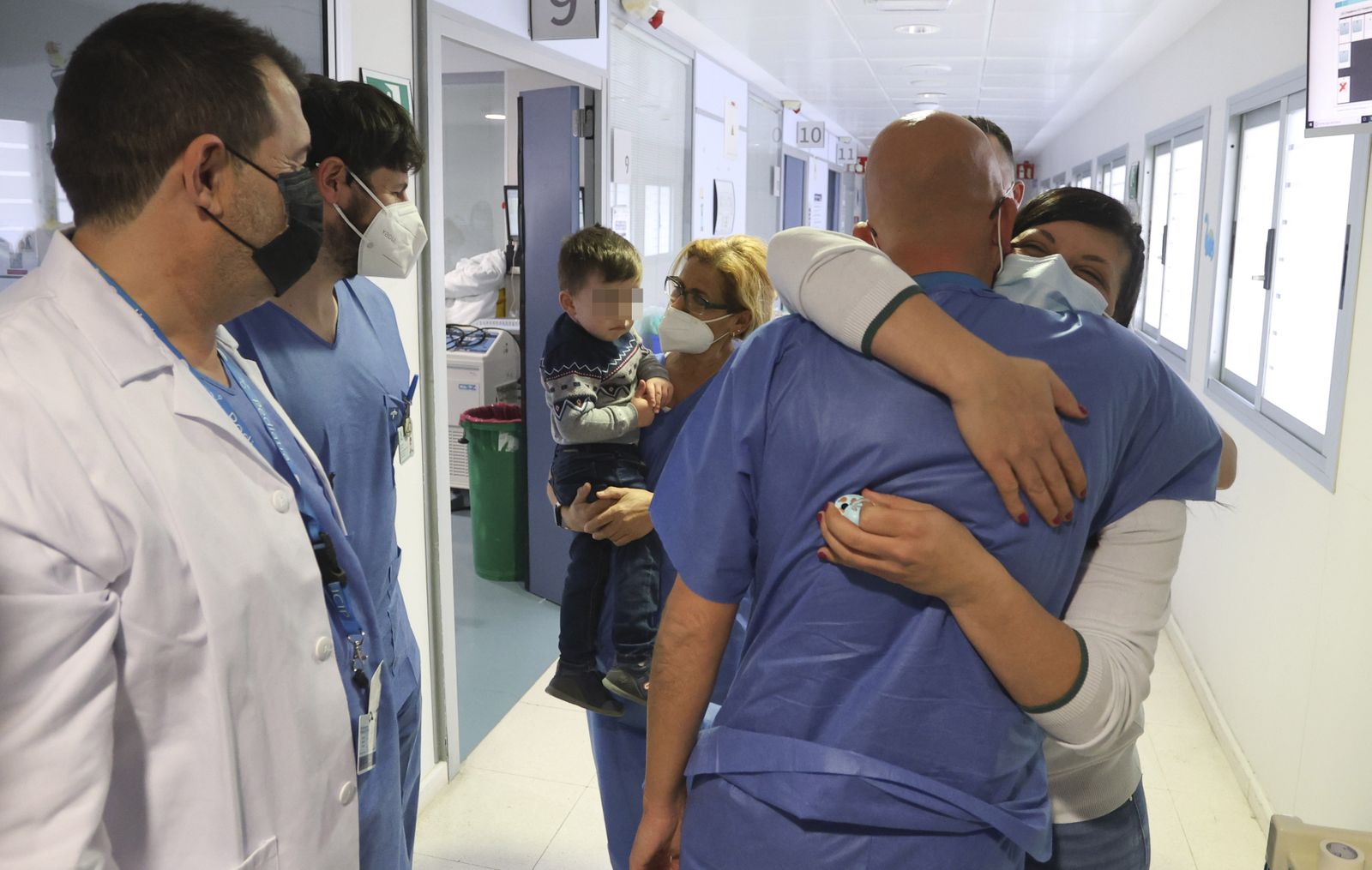 Las fotos de Pablo, el niño de Burgos que salvó su vida gracias a profesionales del Materno de Málaga