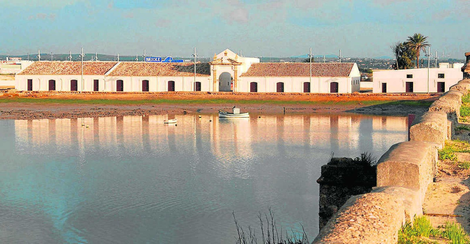 El Real Carenero de Puerto Real, en una imagen tomada desde la zona del antiguo Puente Suazo.