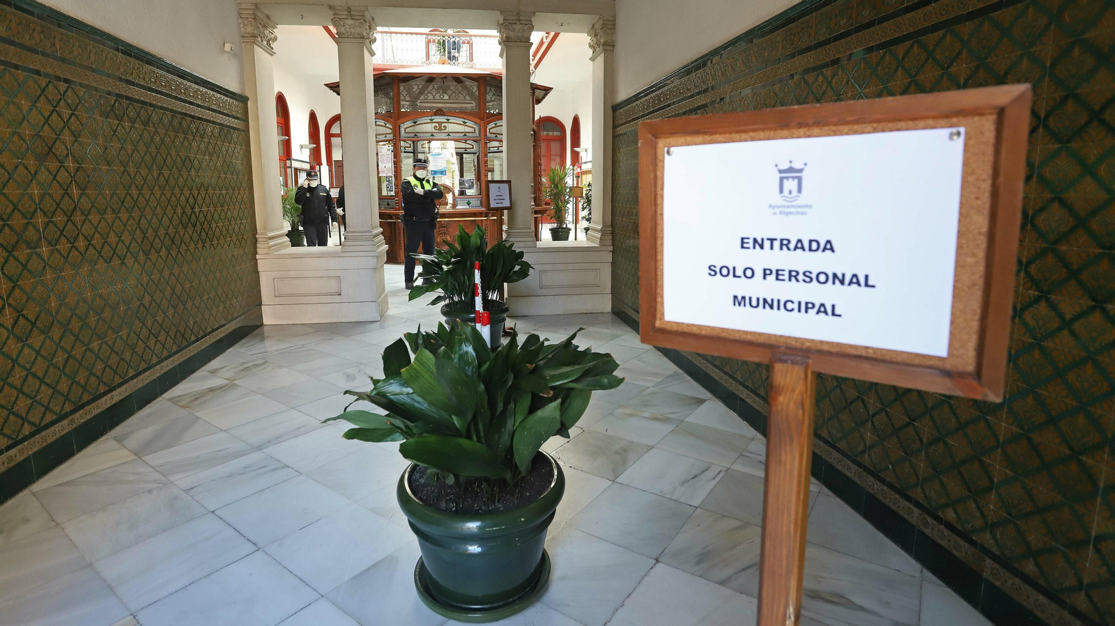 Fotos del segundo día del estado de alarma por coronavirus en el Campo de Gibraltar