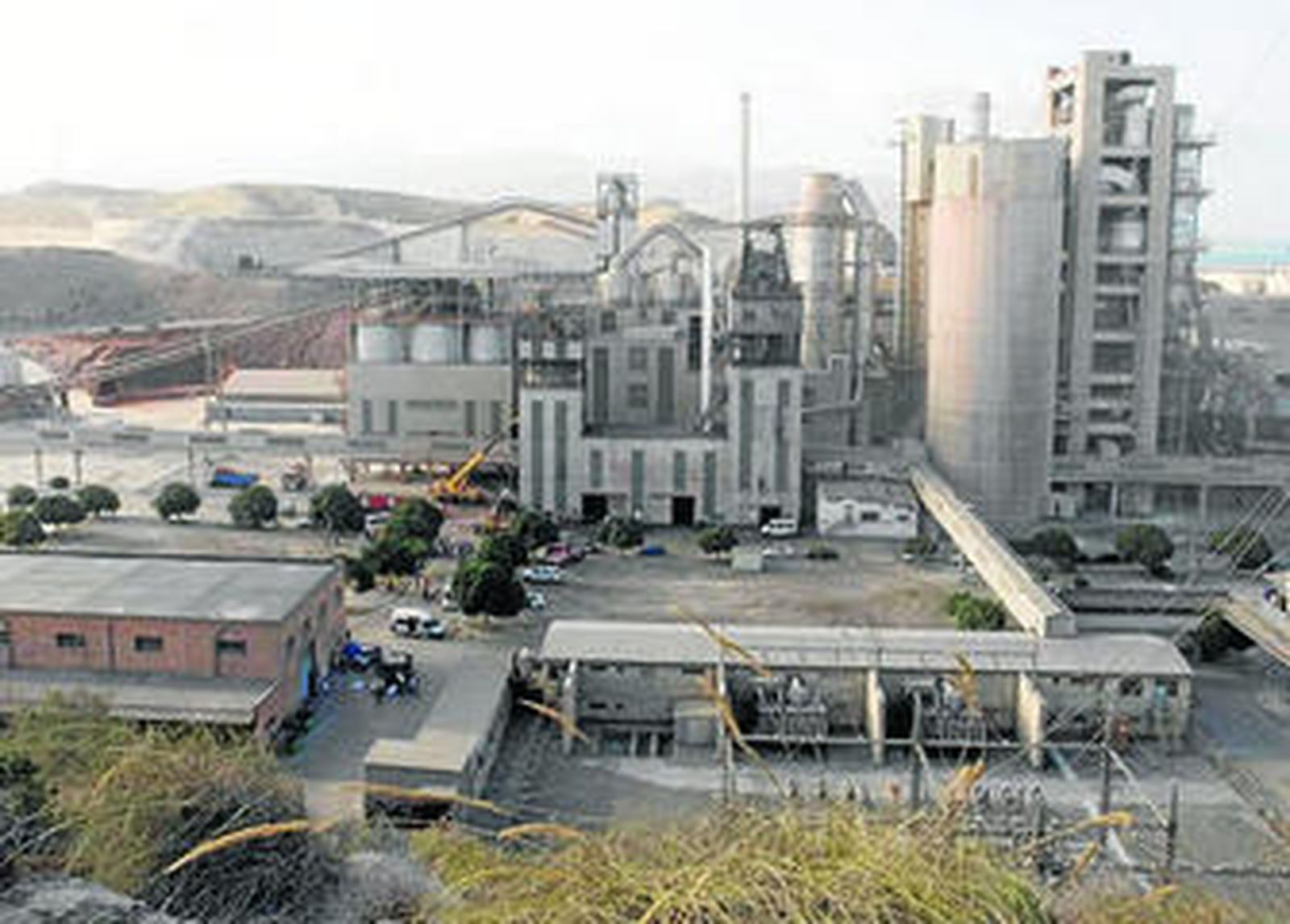 Fábrica de Holcim en la localidad de Carboneras.