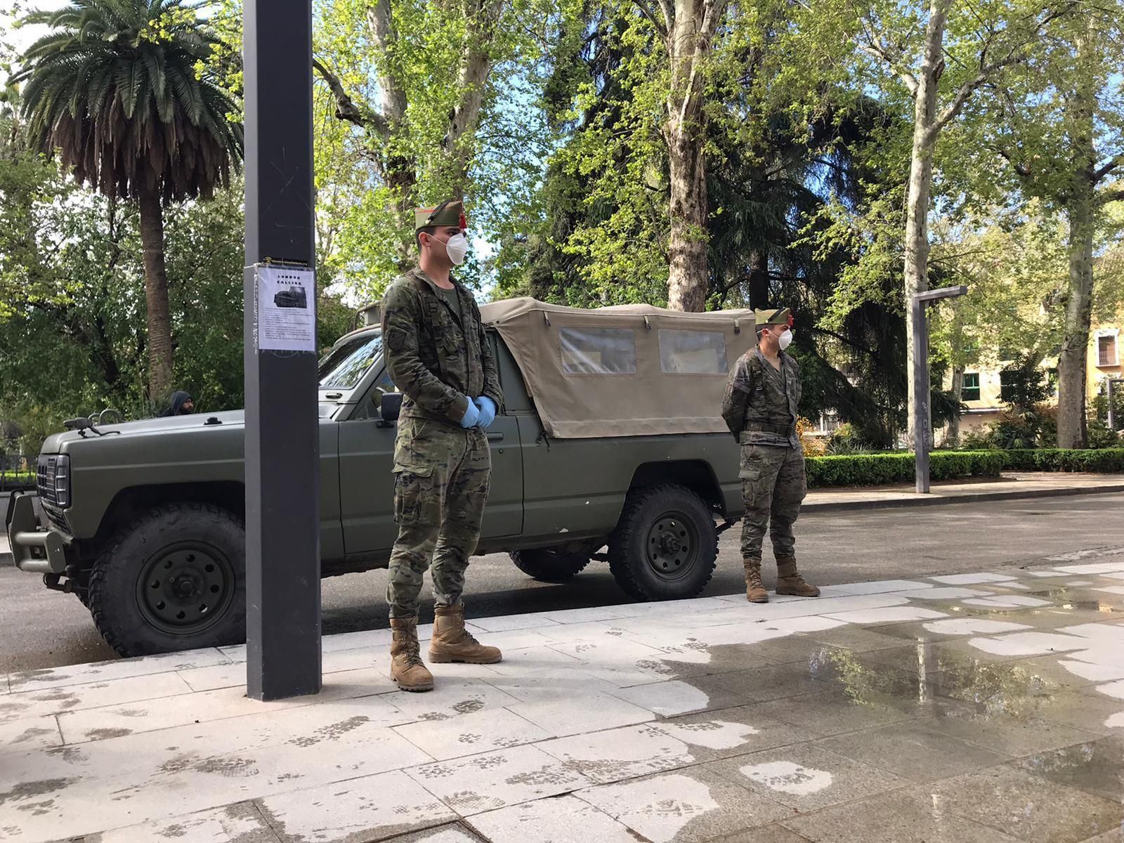 Fotos: la Legión vigila las calles de Granada