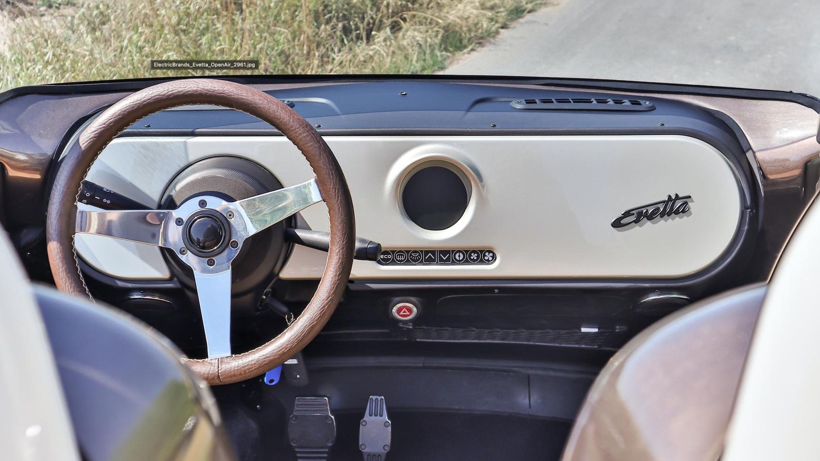 La simplicidad es uno de los atributos del Evetta. En la imagen, el salpicadero del Openair.