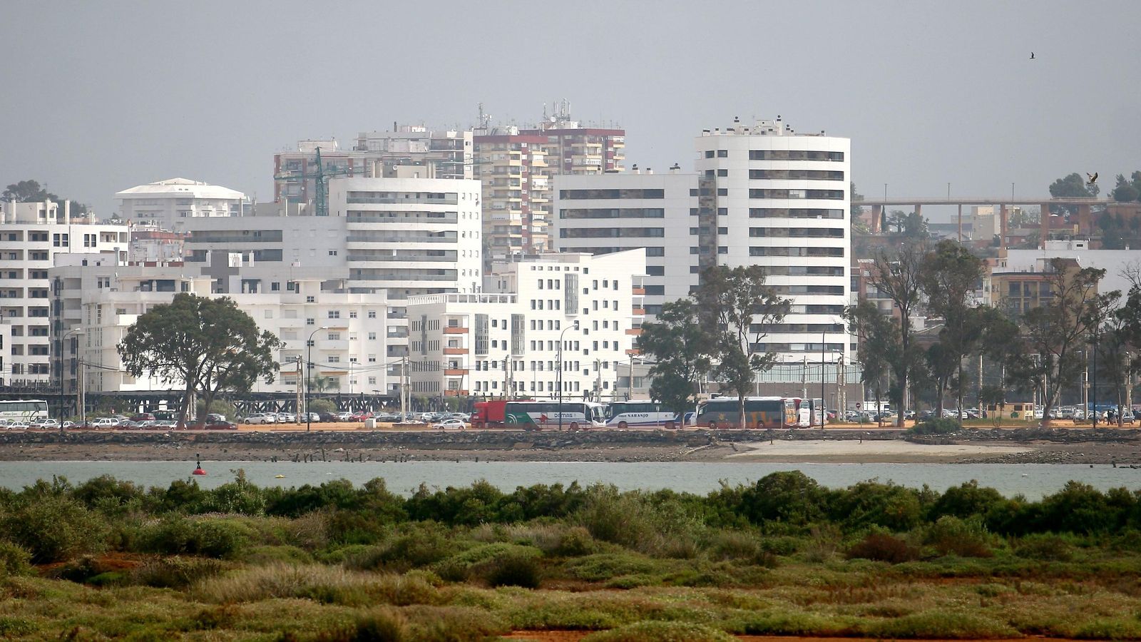 Vista actual de Huelva con la Ría y los nuevos edificios.