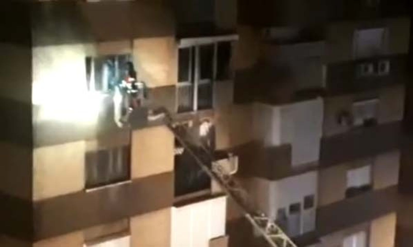 La actuación para salvar a la mujer