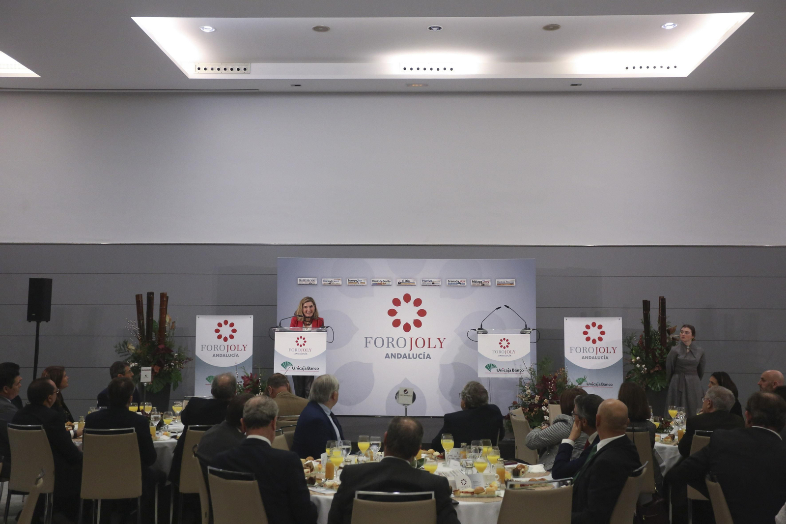 El Foro Joly Unicaja Banco con la consejera de Empleo de la Junta de Andalucía en imágenes