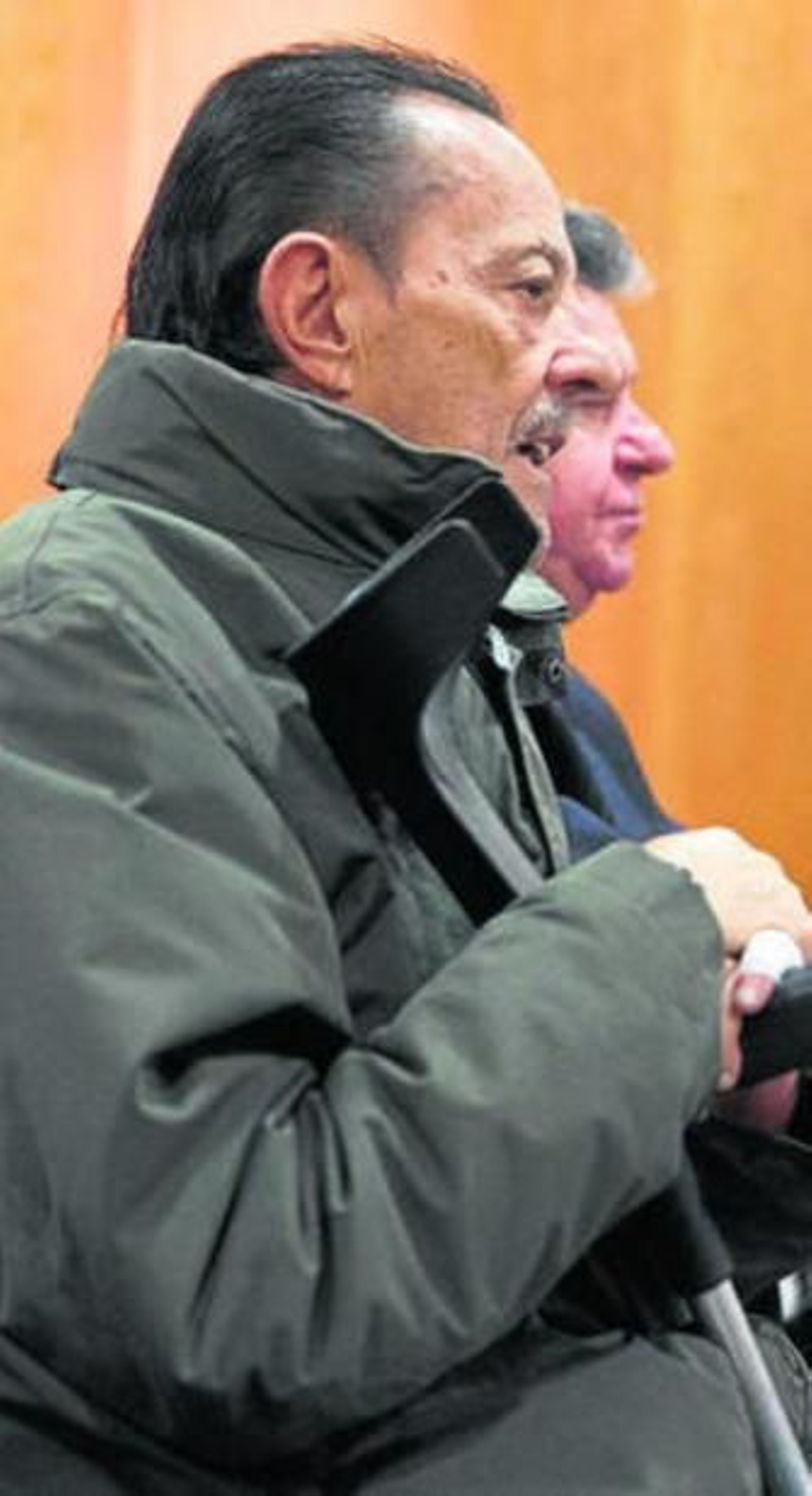Julián Muñoz y José Antonio Roca, ayer en la Audiencia de Málaga.
