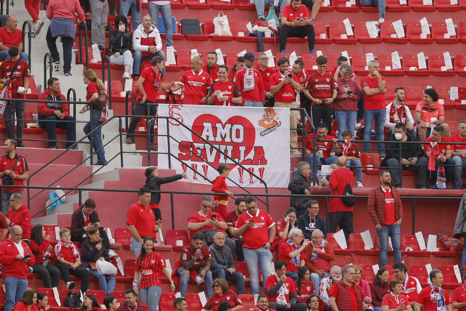Búscate en las fotos del Sevilla-Juventus