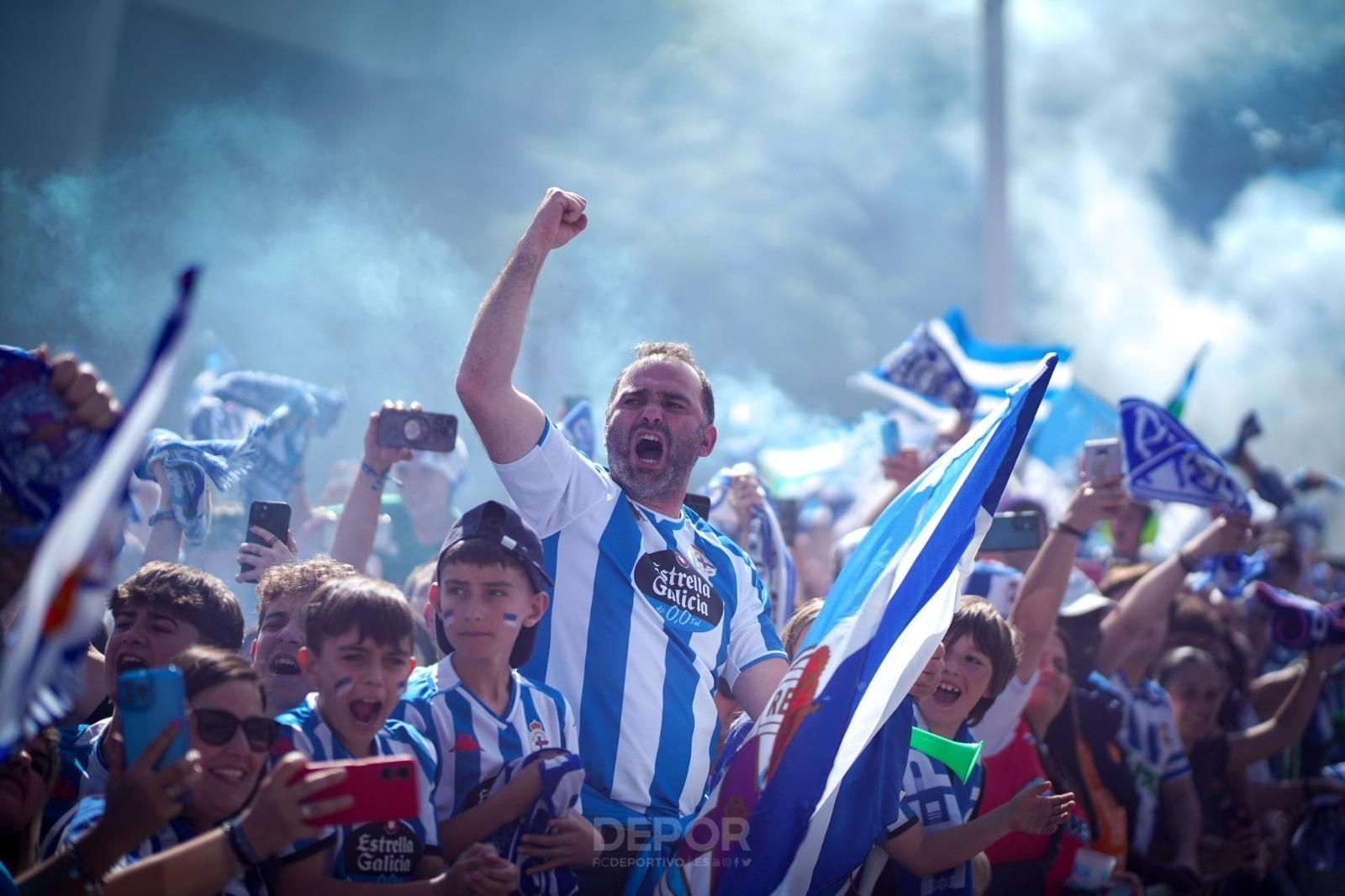 Aficionados del Deportivo de la Coruña en la previa del partido.