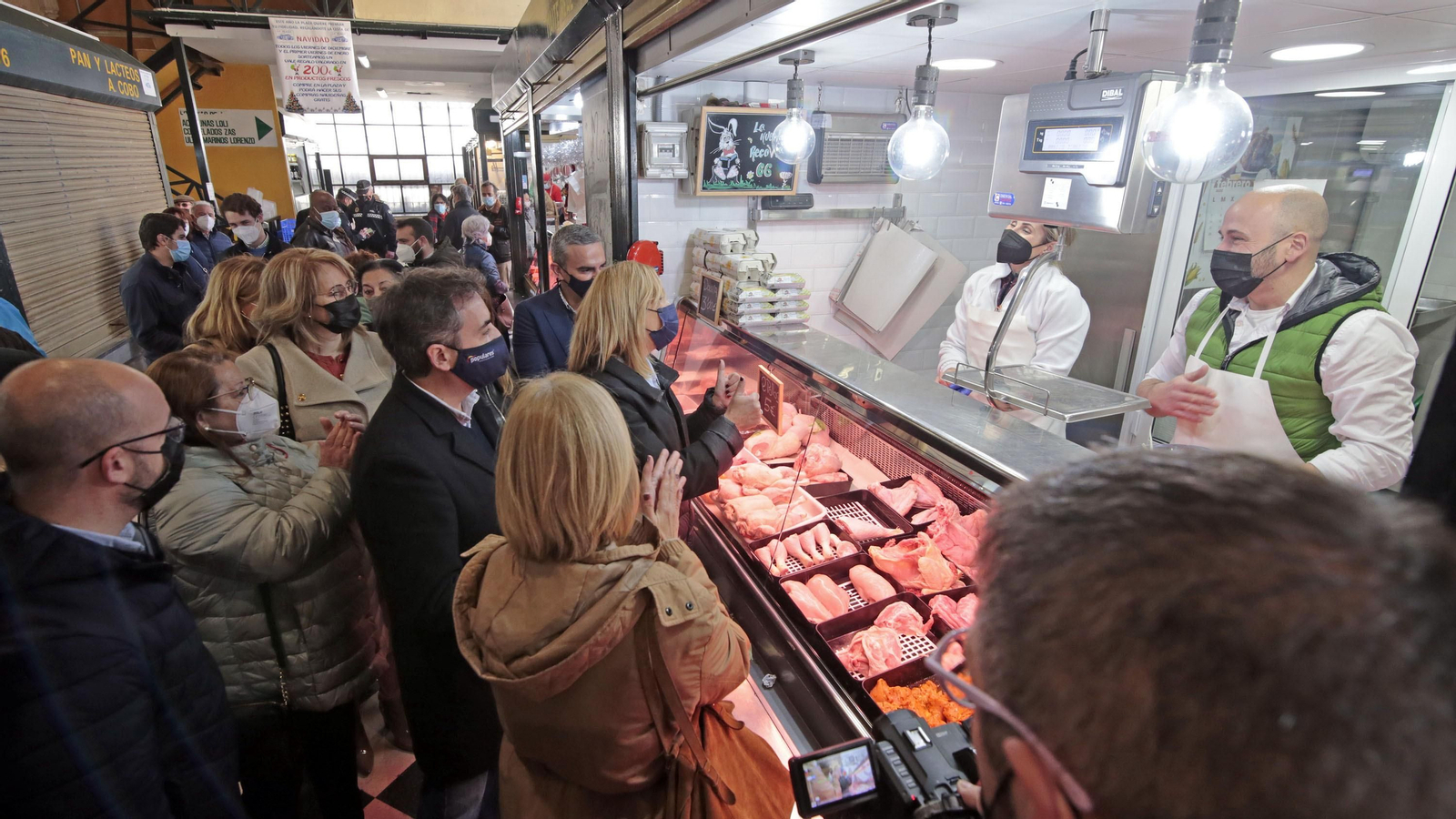 Visita de Ana Beltran a la plaza de abastos de Jerez
