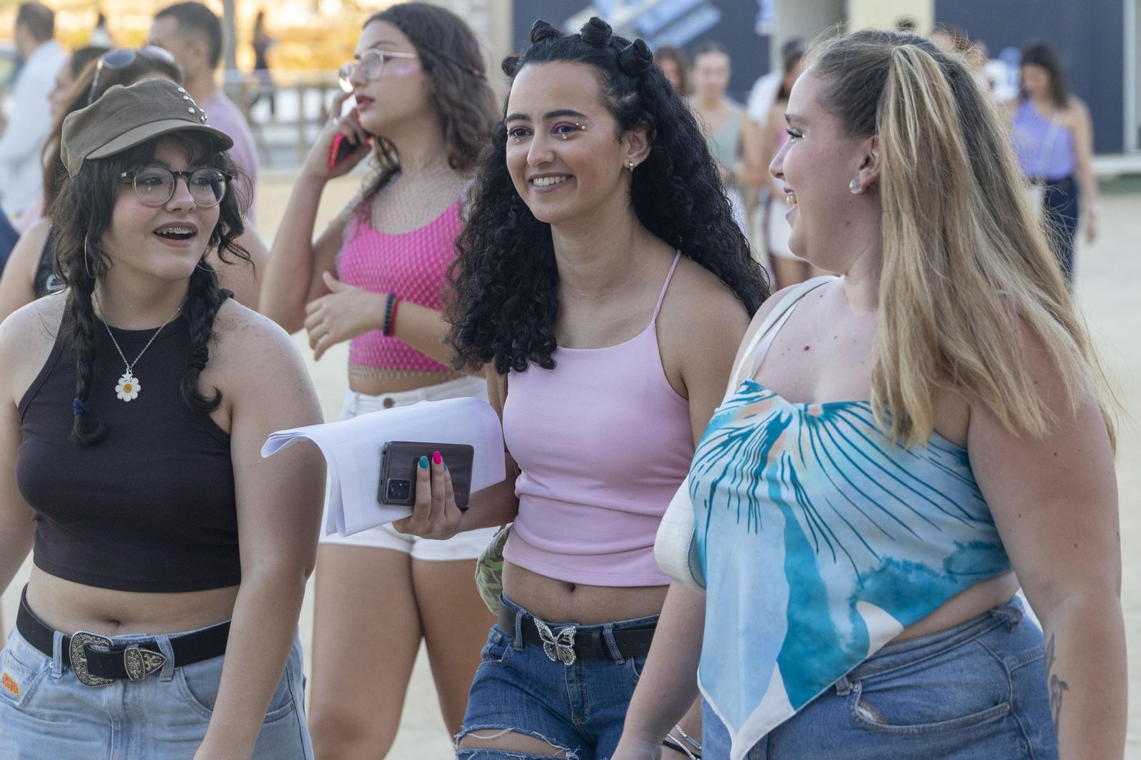 Búscate en las imágenes del concierto de Emilia en Concert Music Festival