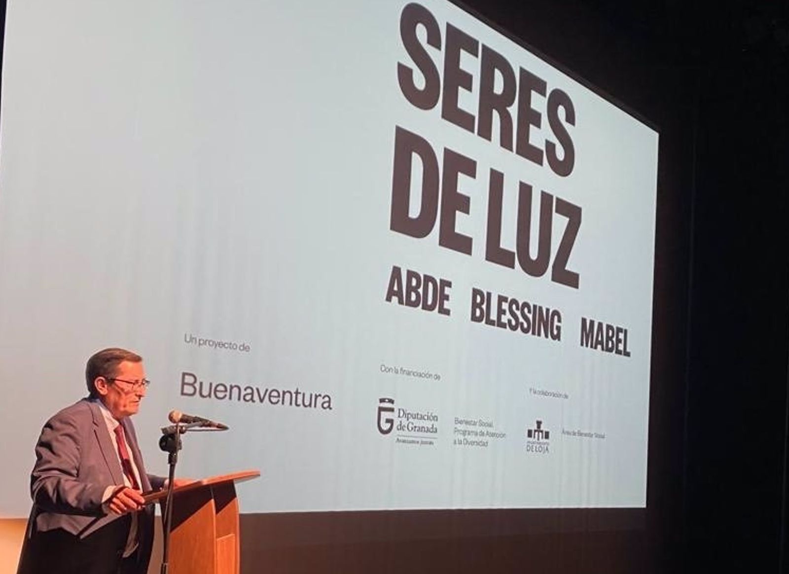 El presidente de la Diputación, José Entrena, en la presentación en Loja del documental