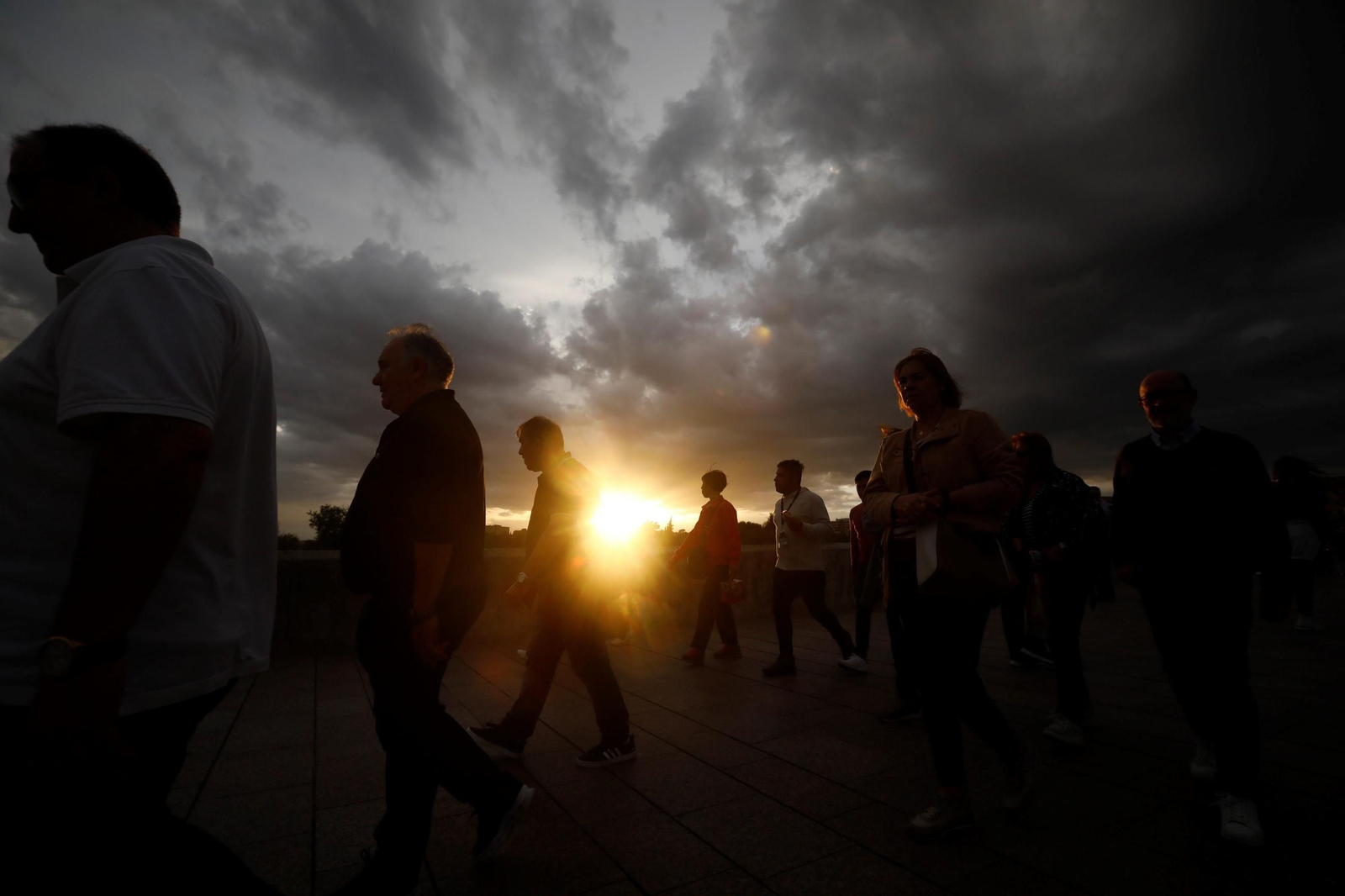 Una nubosa tarde de otoño en Córdoba, en imágenes
