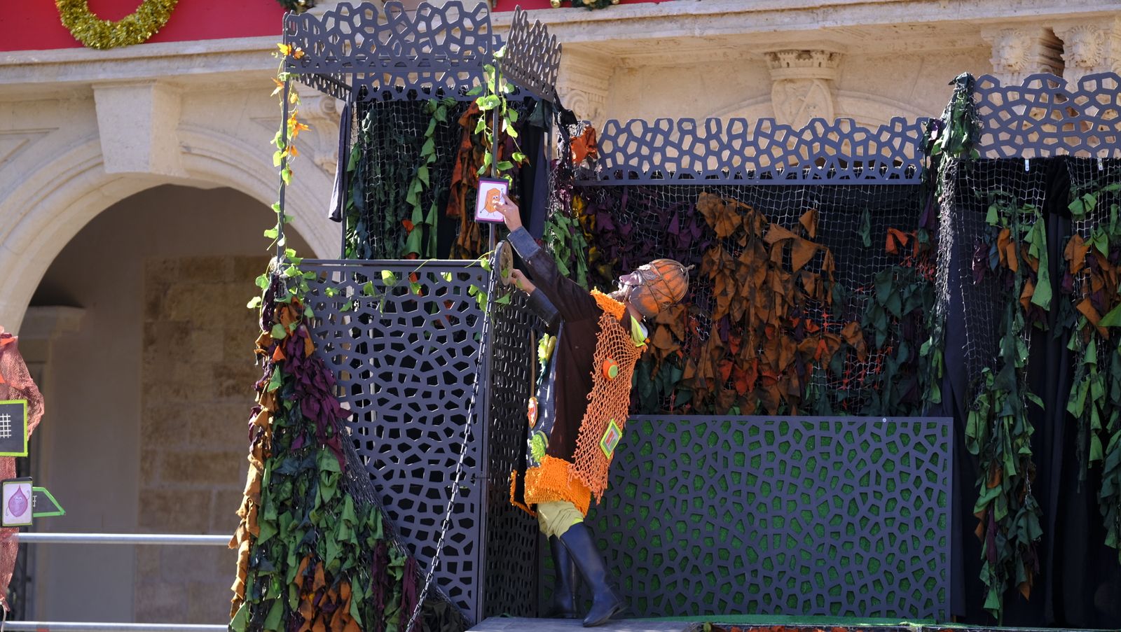 Imágenes del teatro infantil del navidad, en la Plaza Vieja de Almería