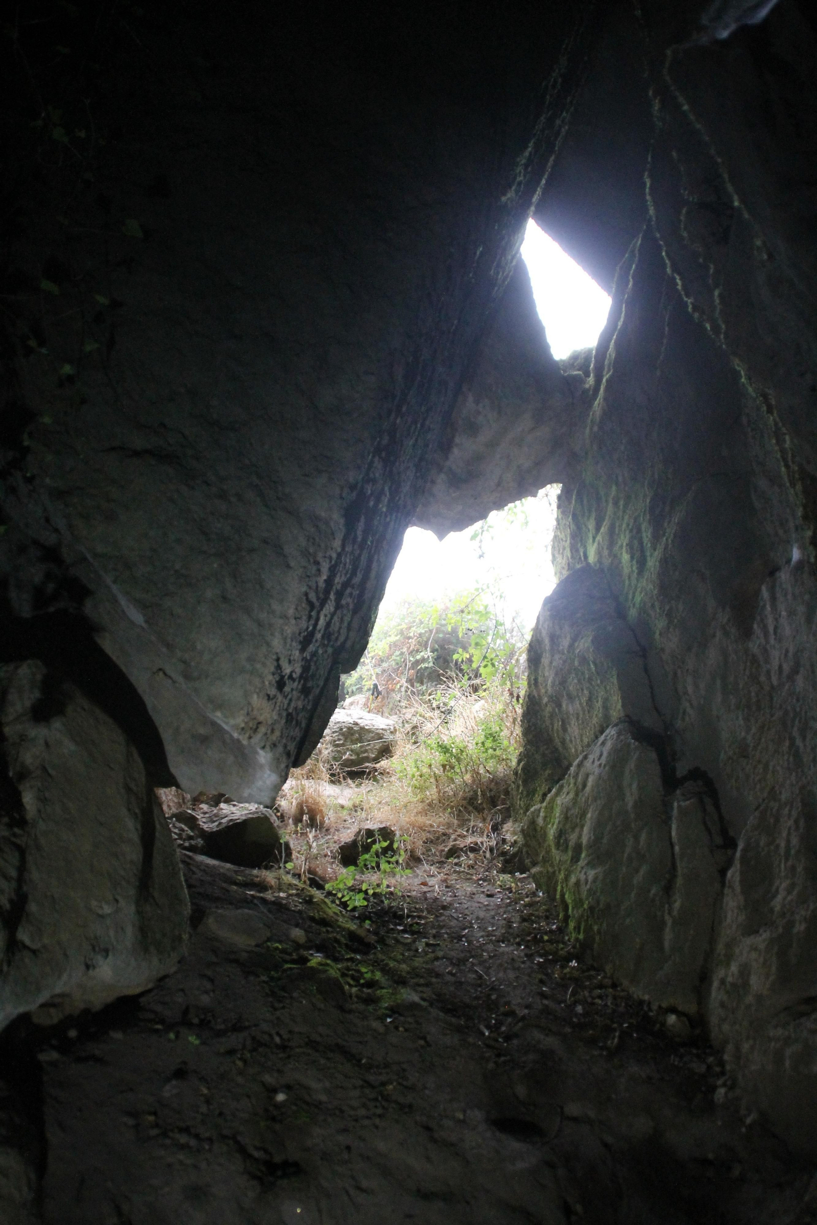 Entrada de la cueva del Toro.
