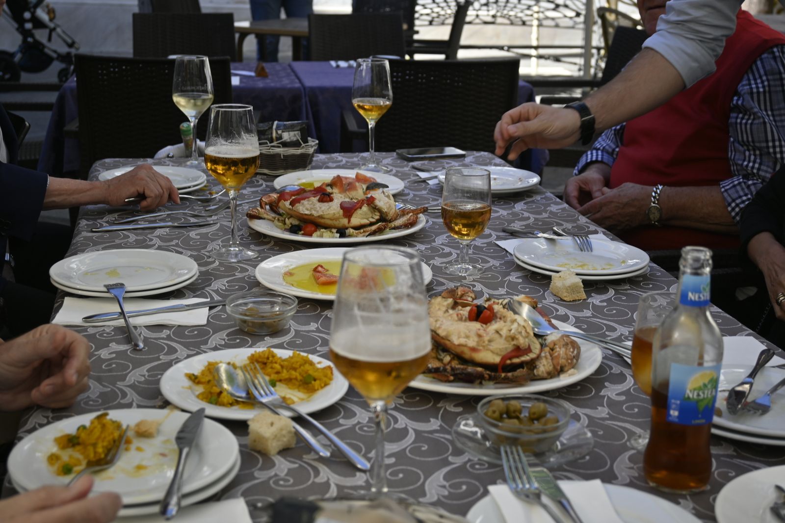 Las ganas de Navidad agotan las reservas en Huelva: Llenos para cenas y comidas