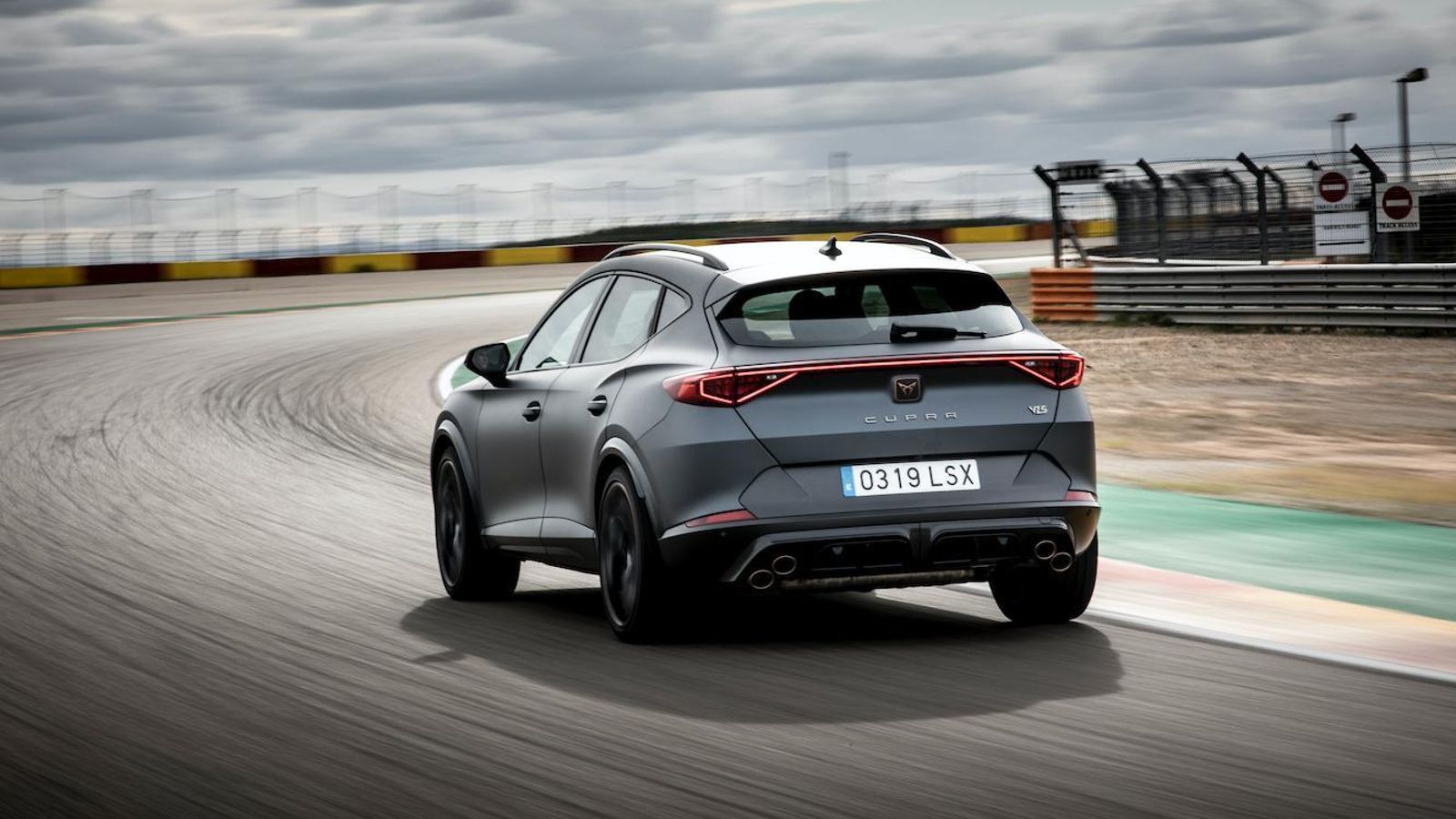 En curva es un SUV extremadamente preciso. La dirección, que aporta precisión; y la tracción, que hace lo propio con la agilidad, ayudan a sentir que la conducción asciende a otro nivel.