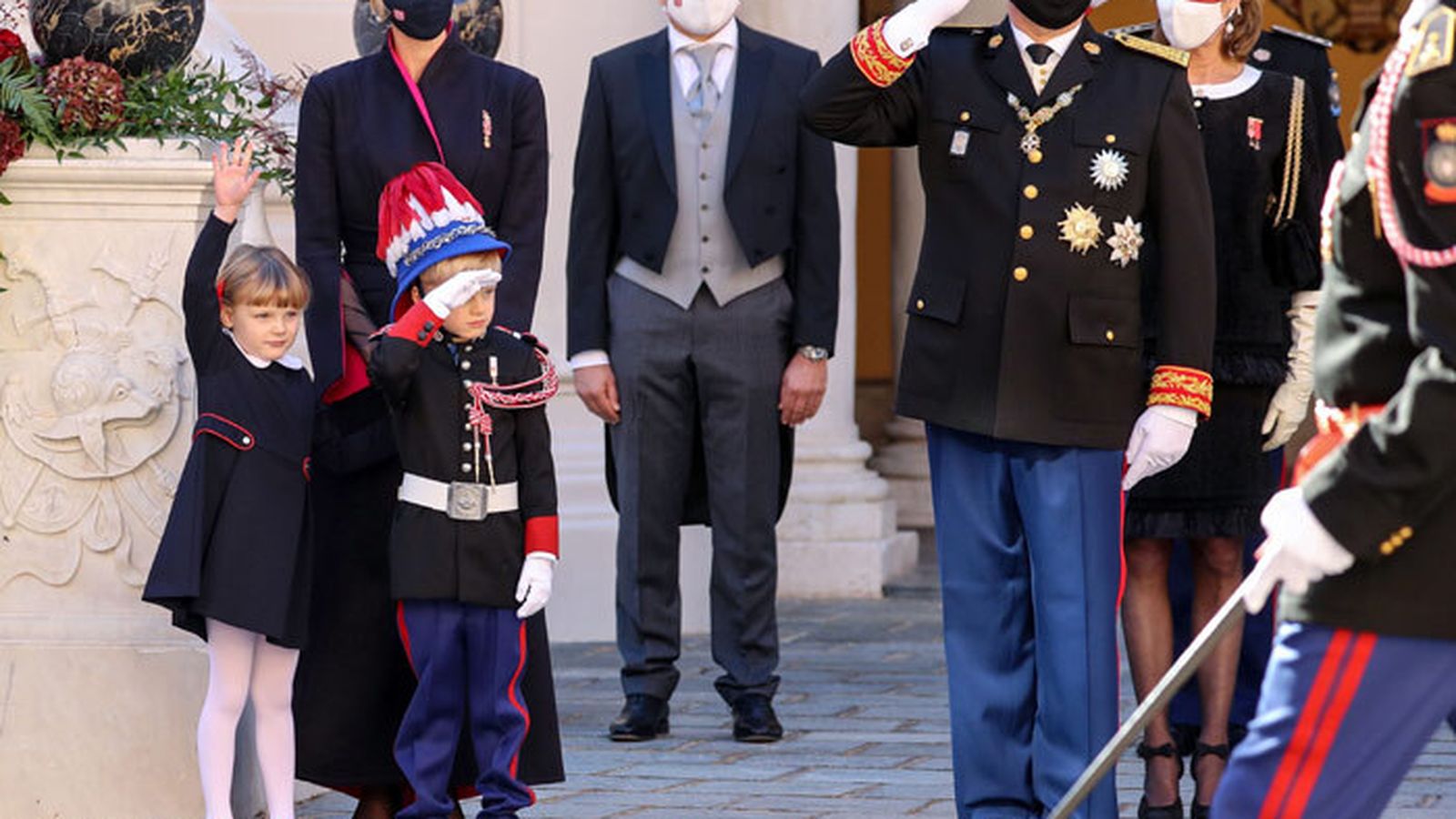 Charlene, con sus hijos y Alberto, en el desfile por el Día Nacional el año pasado.
