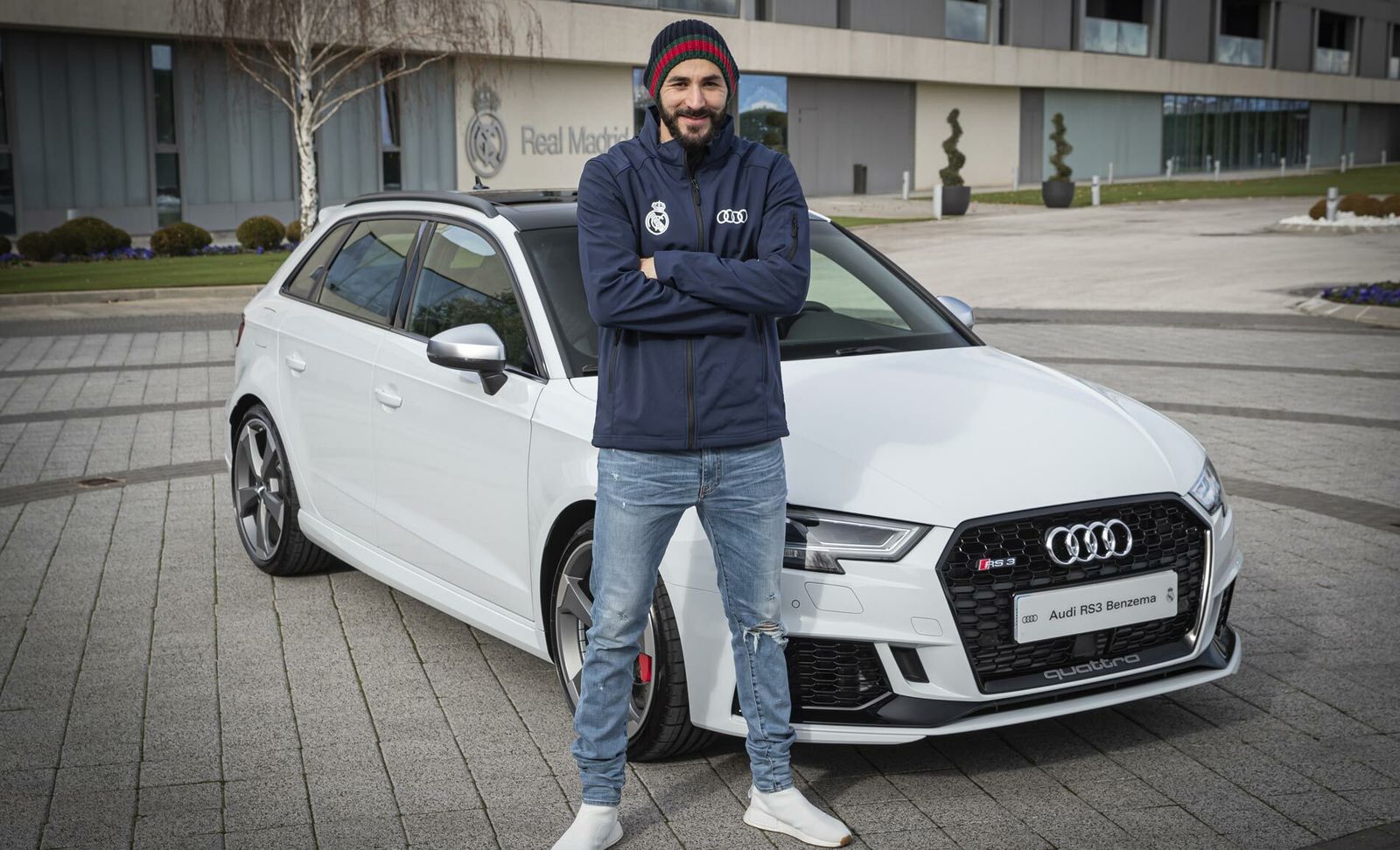 Karim Benzema con su nuevo RS 3 Sportback.