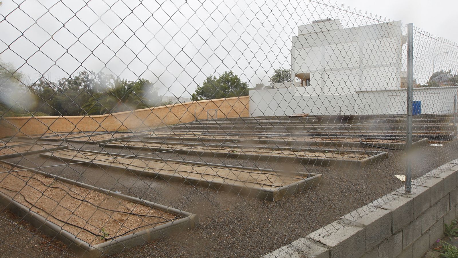 El huerto de Los Ángeles ocupa una superficie de 1.000 metros cuadrados, en la avenida Esmeralda