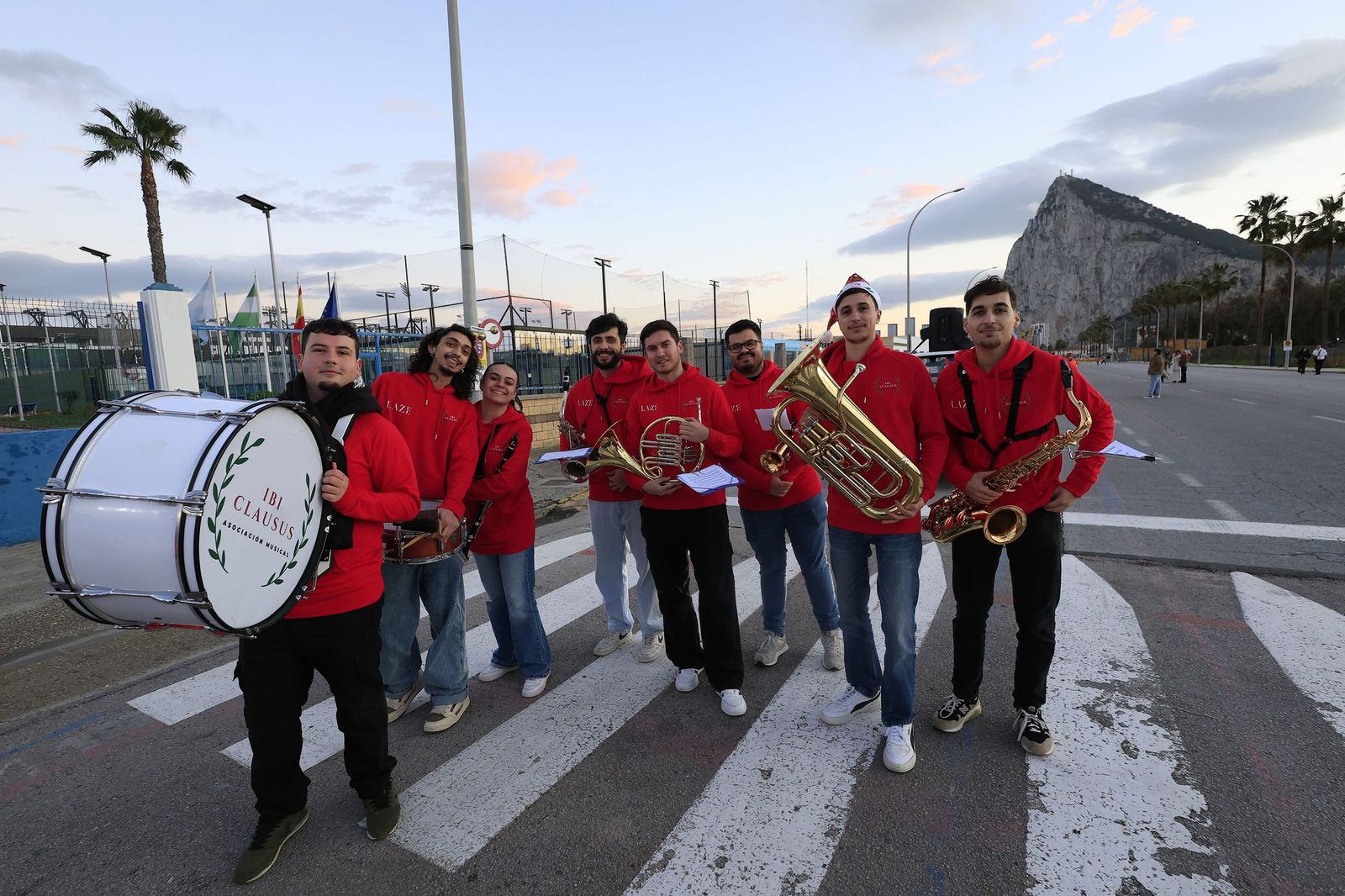 Búscate en las fotos de la cabalgata de Reyes Magos 2026 en La Línea