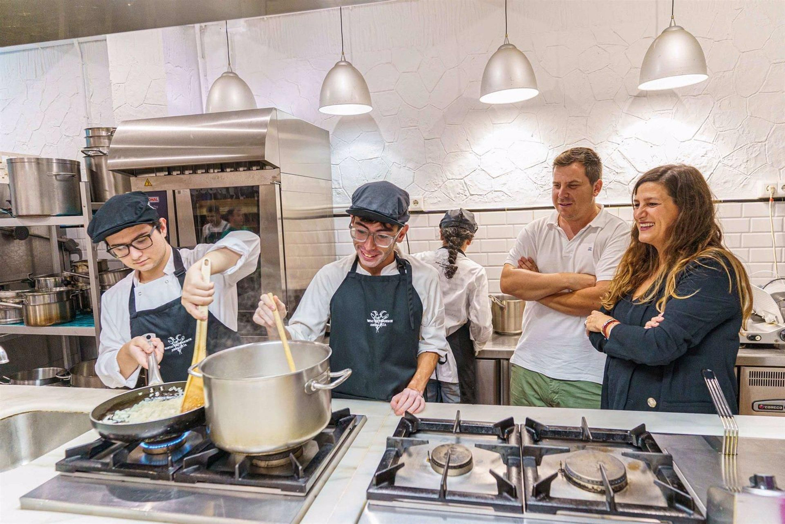 Fundación Unicaja Ronda respalda las becas de formación en cocina de la asociación La Aldea